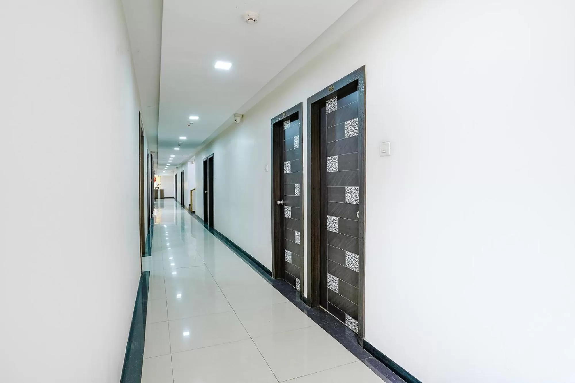 Lobby or reception in FabExpress Rajmahal