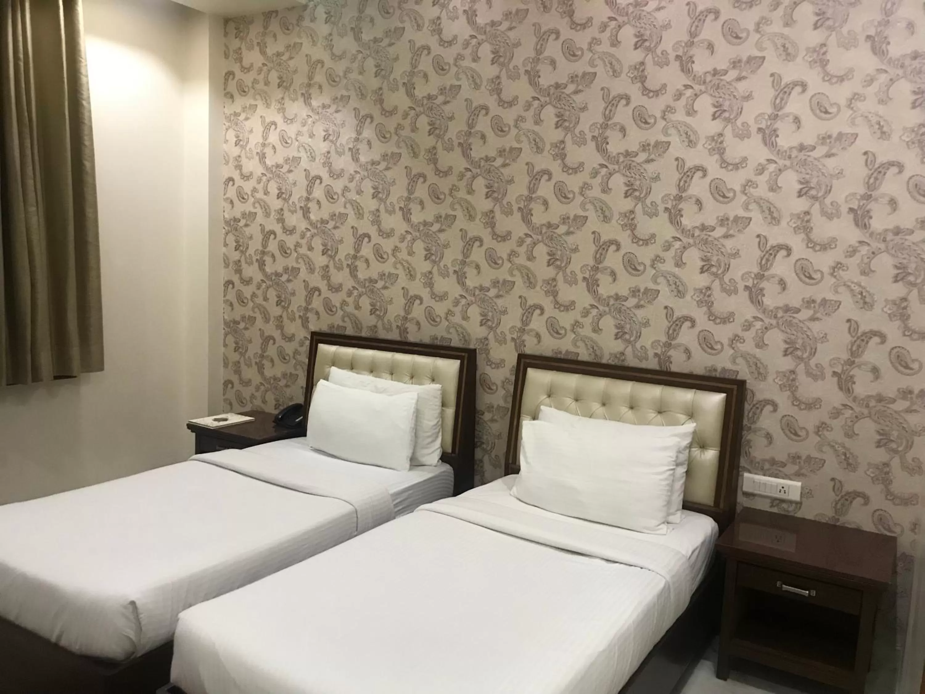 Bed in Hotel Leela Grande