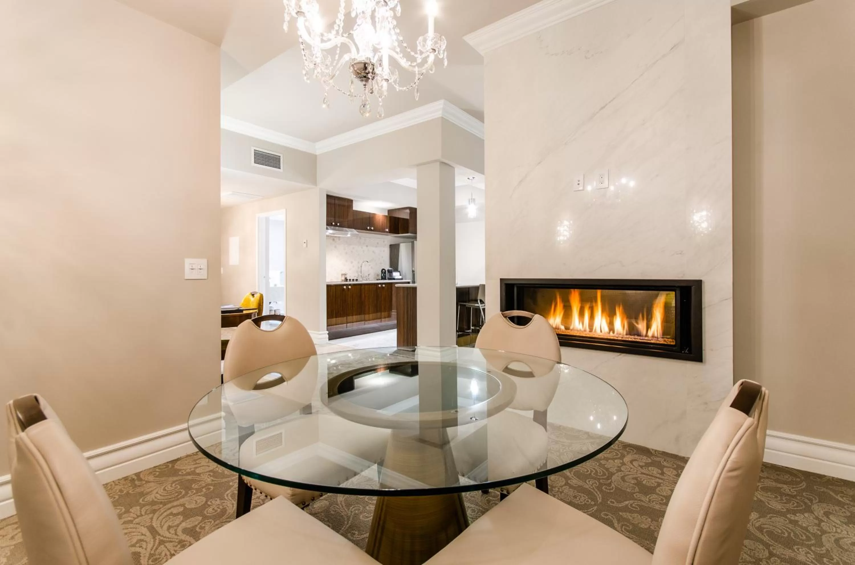 Dining area in Hôtel Birks Montréal