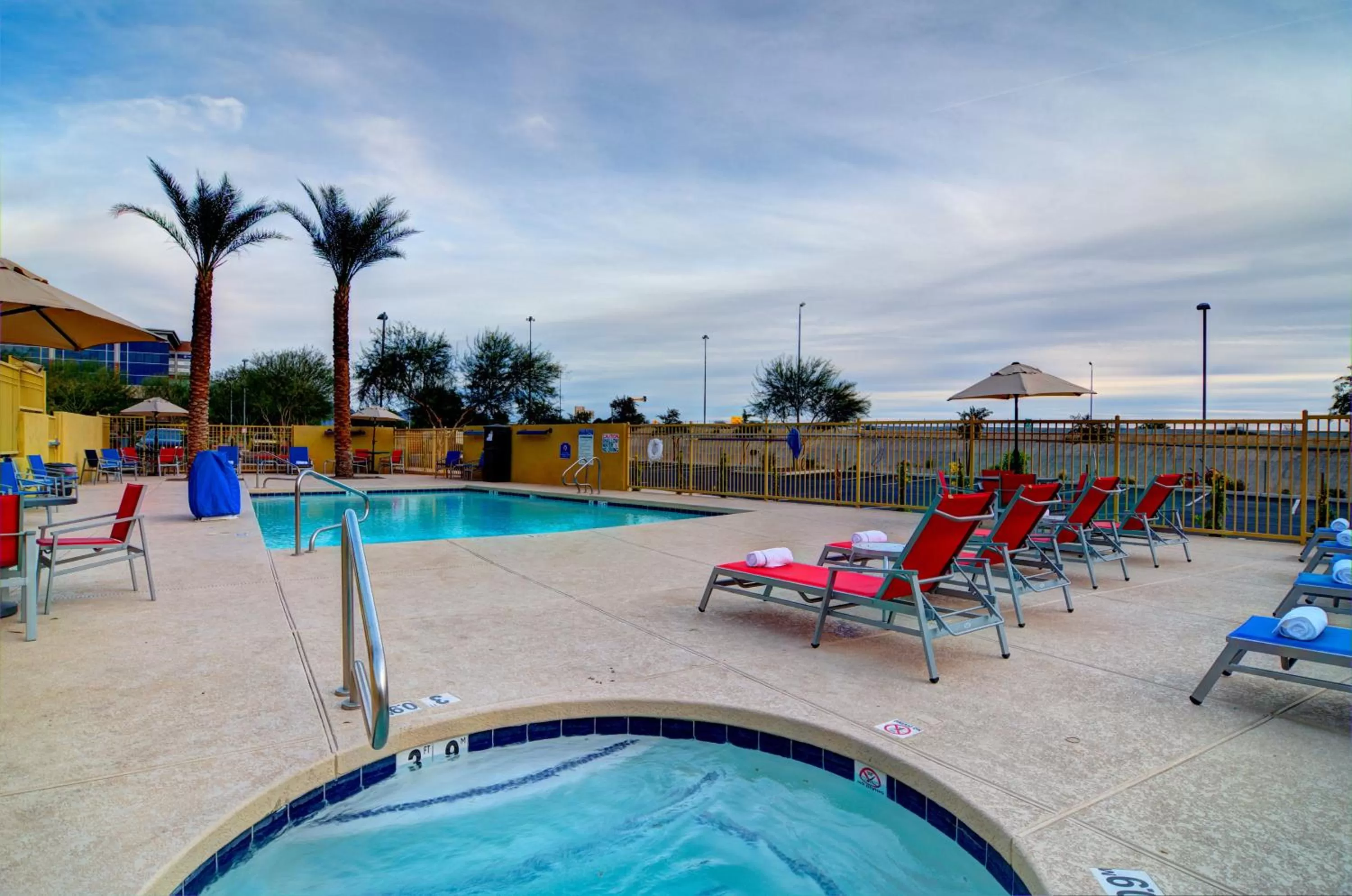 Swimming pool in Holiday Inn Express & Suites - Phoenix North - Scottsdale by IHG