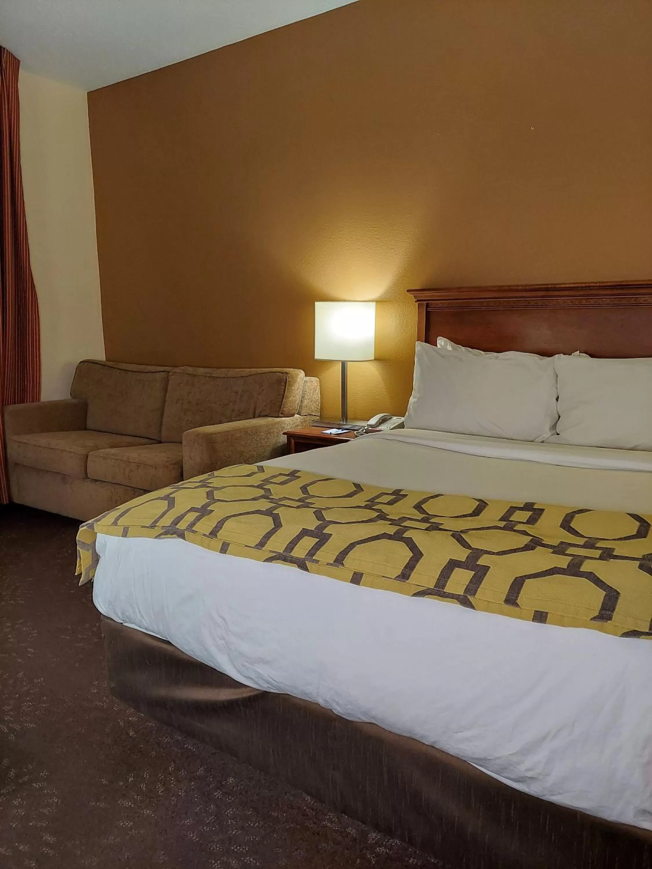 Bedroom, Bed in Baymont by Wyndham Portage