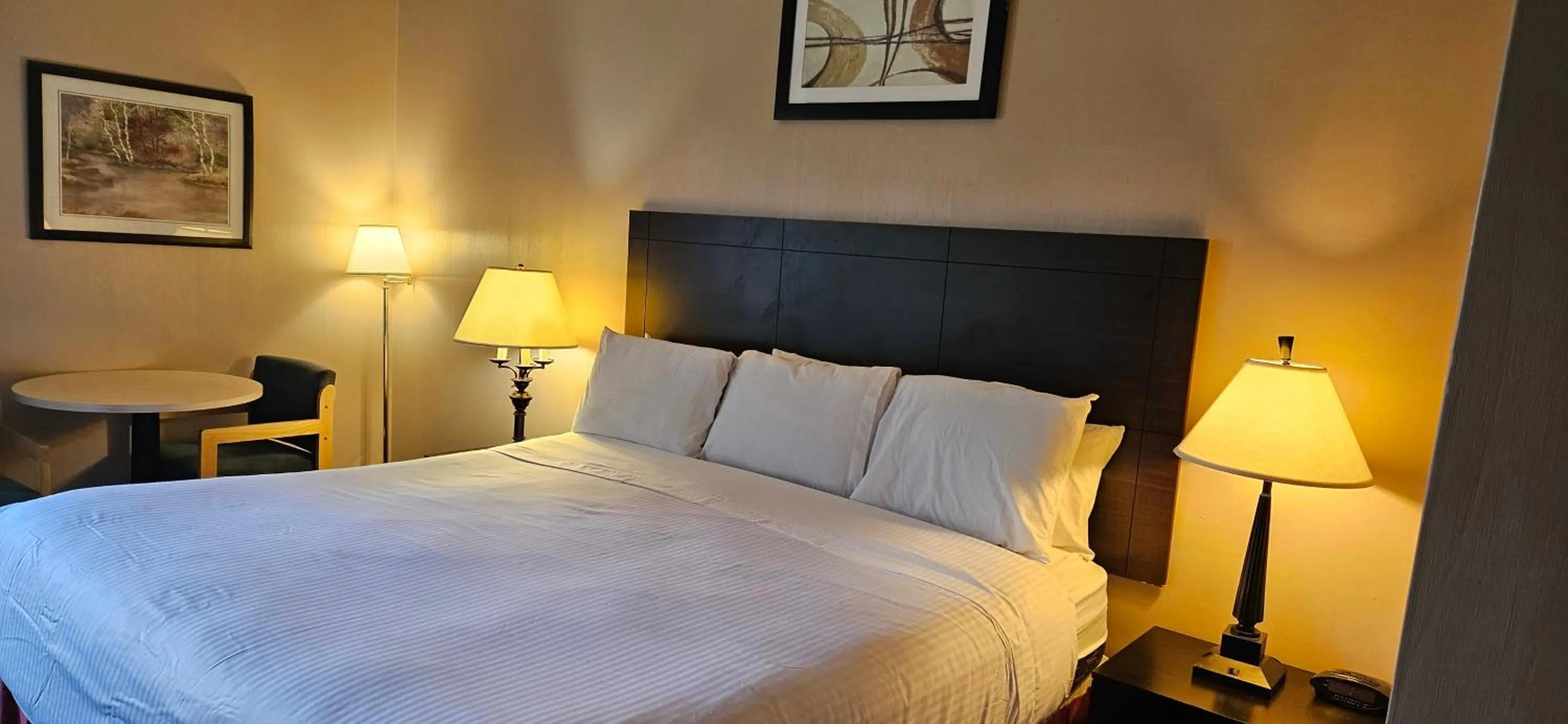 Bedroom, Bed in Bellis Inn