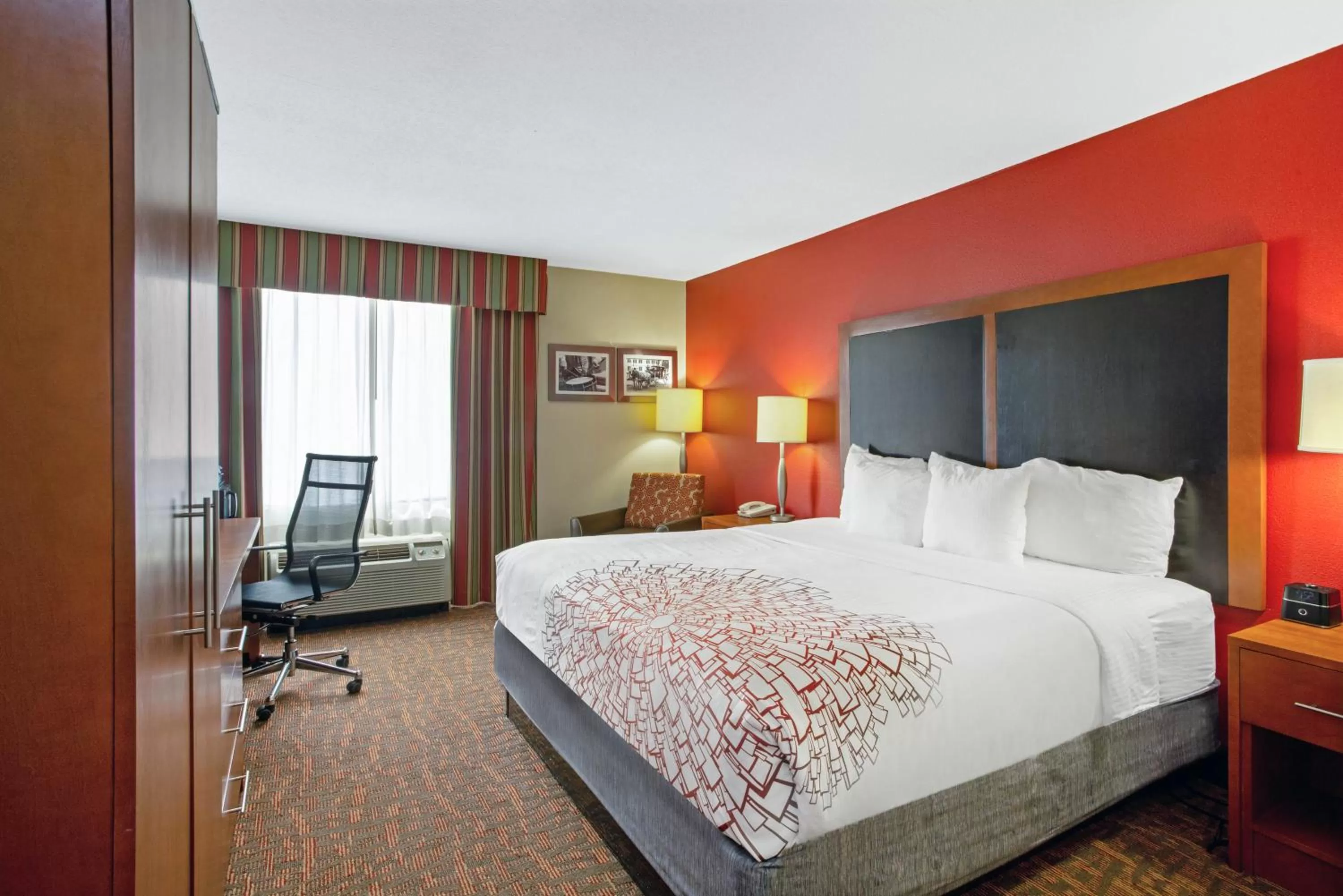 Bed in La Quinta by Wyndham Williamsburg Historic Area