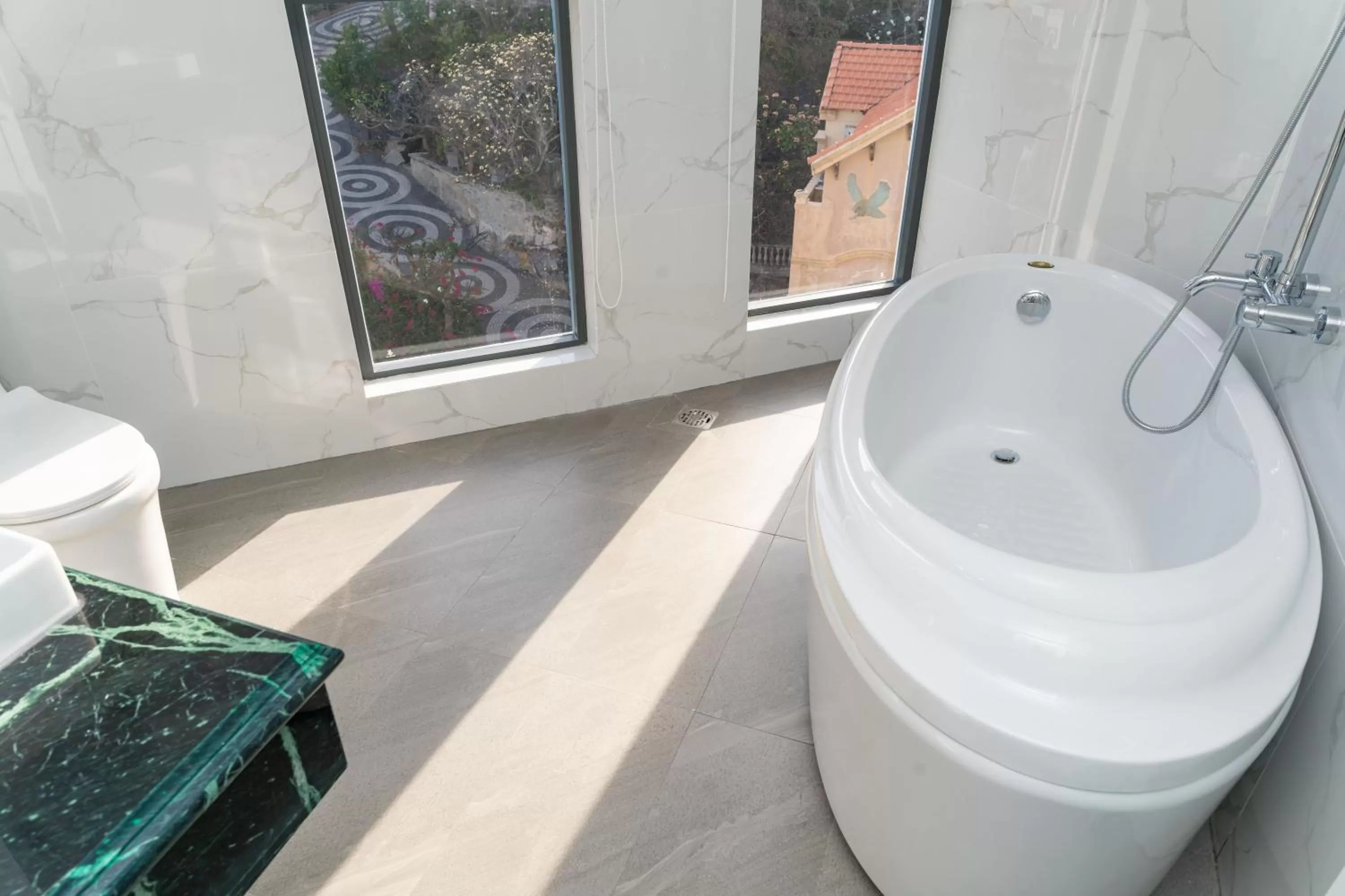 Bathroom in Sun Hill Hotel