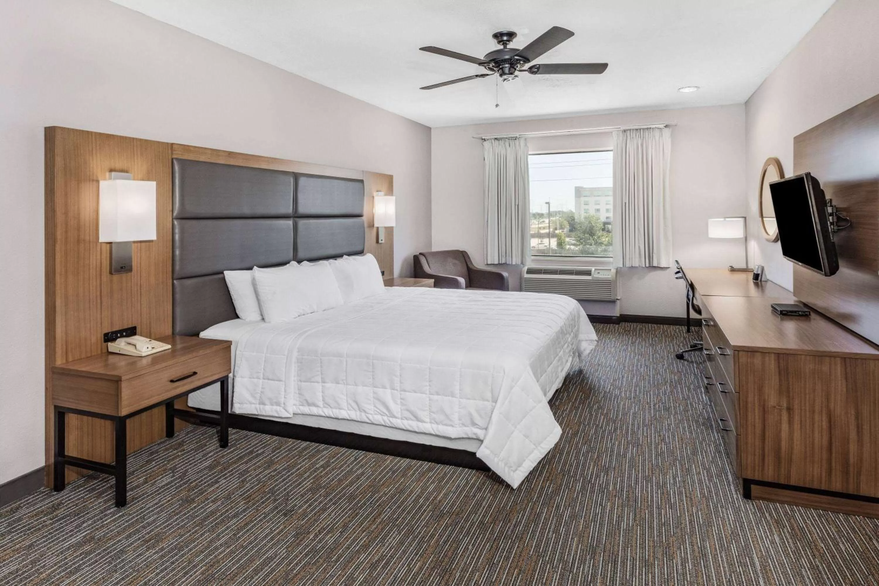 Photo of the whole room, Bed in Wingate by Wyndham Houston Bush Intercontinental Airport