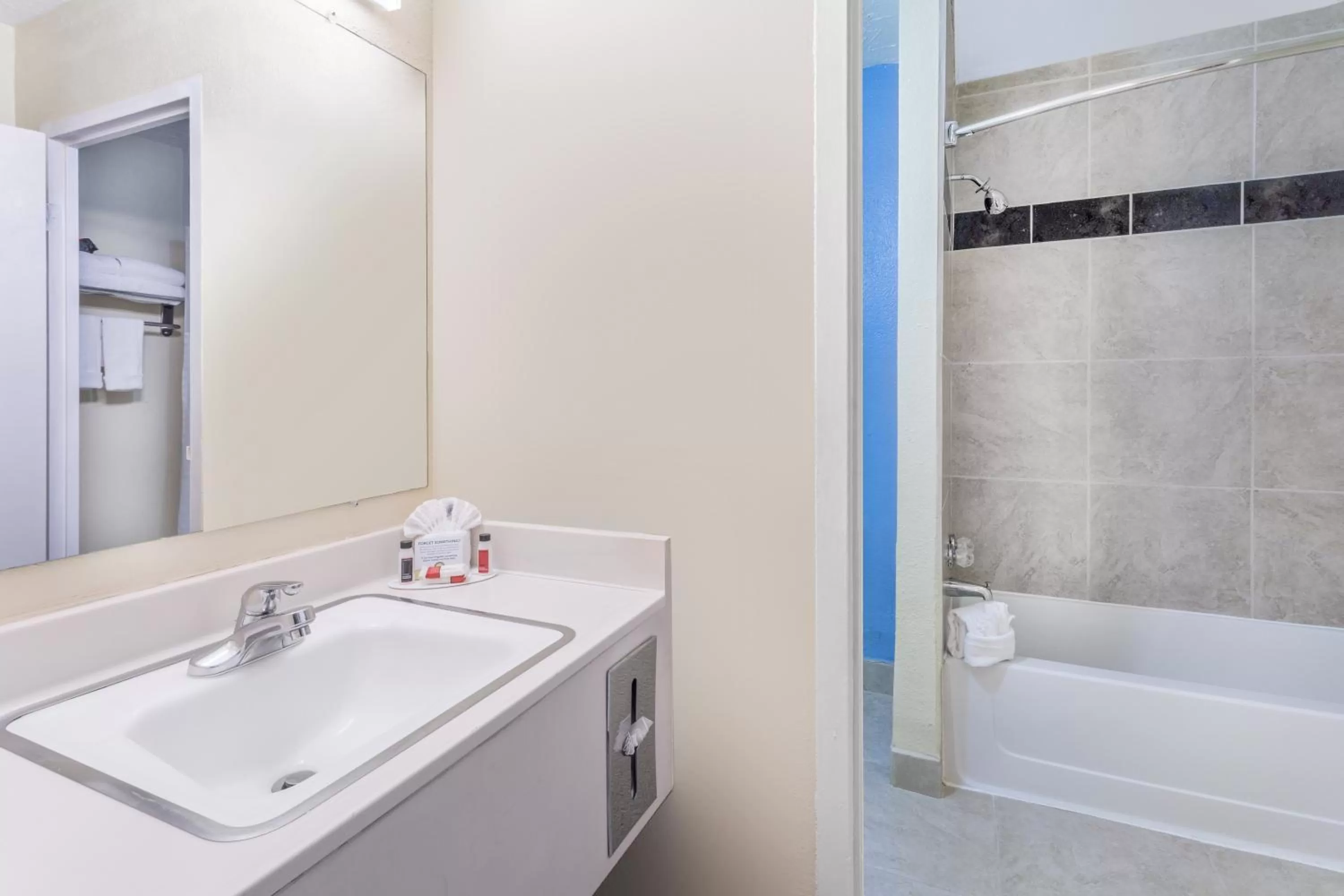 Bathroom in Days Inn & Suites by Wyndham Clovis