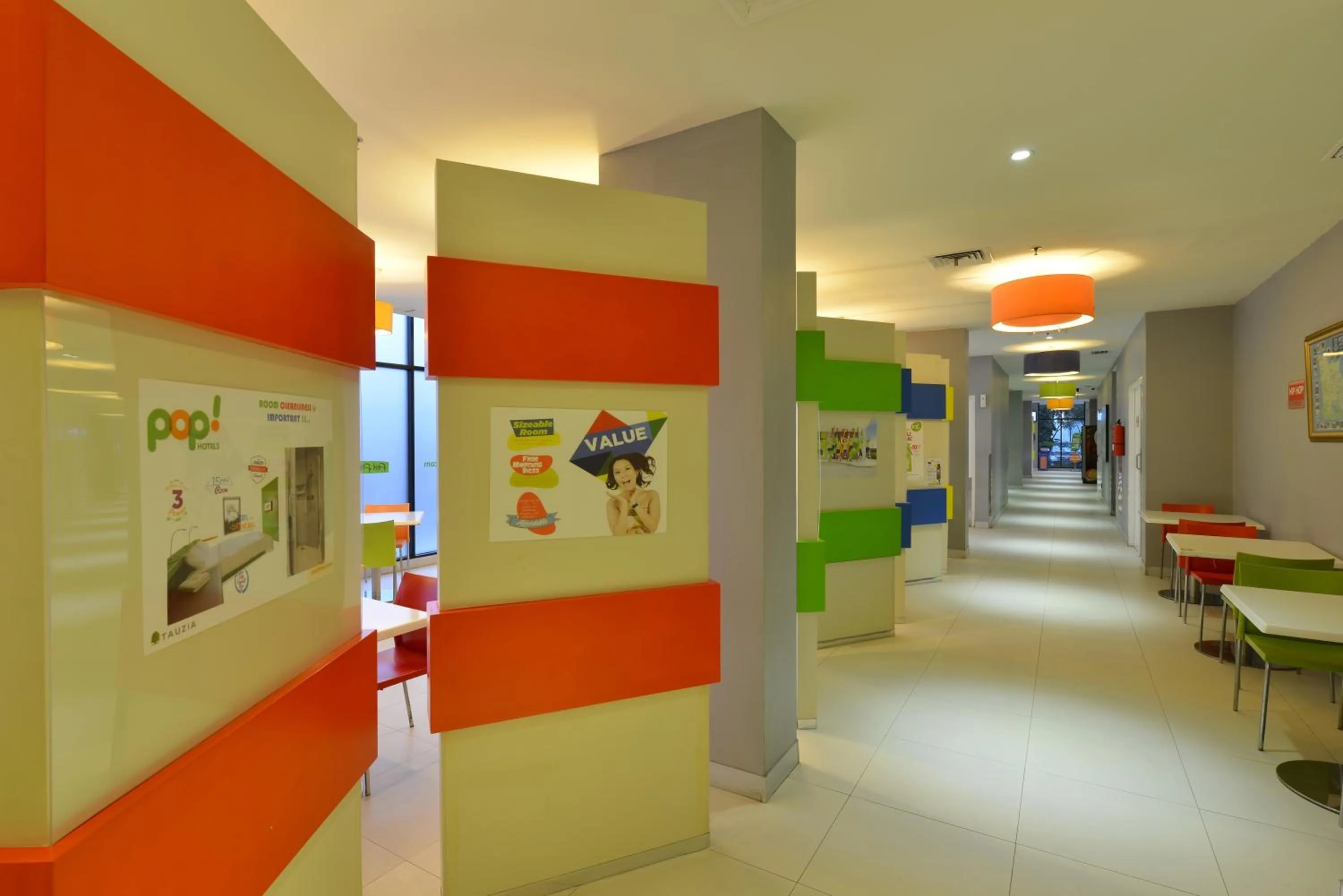 Lobby or reception in POP! Hotel BSD City Tangerang