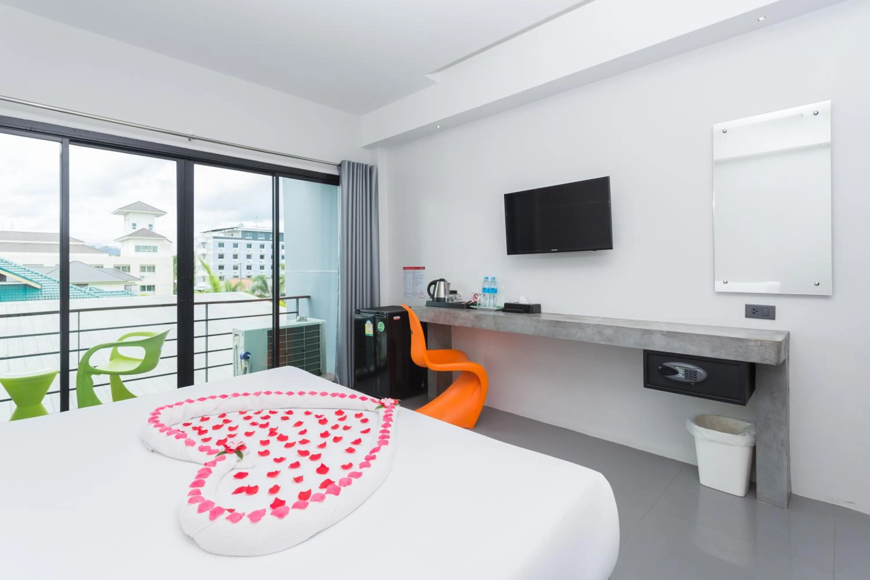 Day, Bed in Riverside Hotel