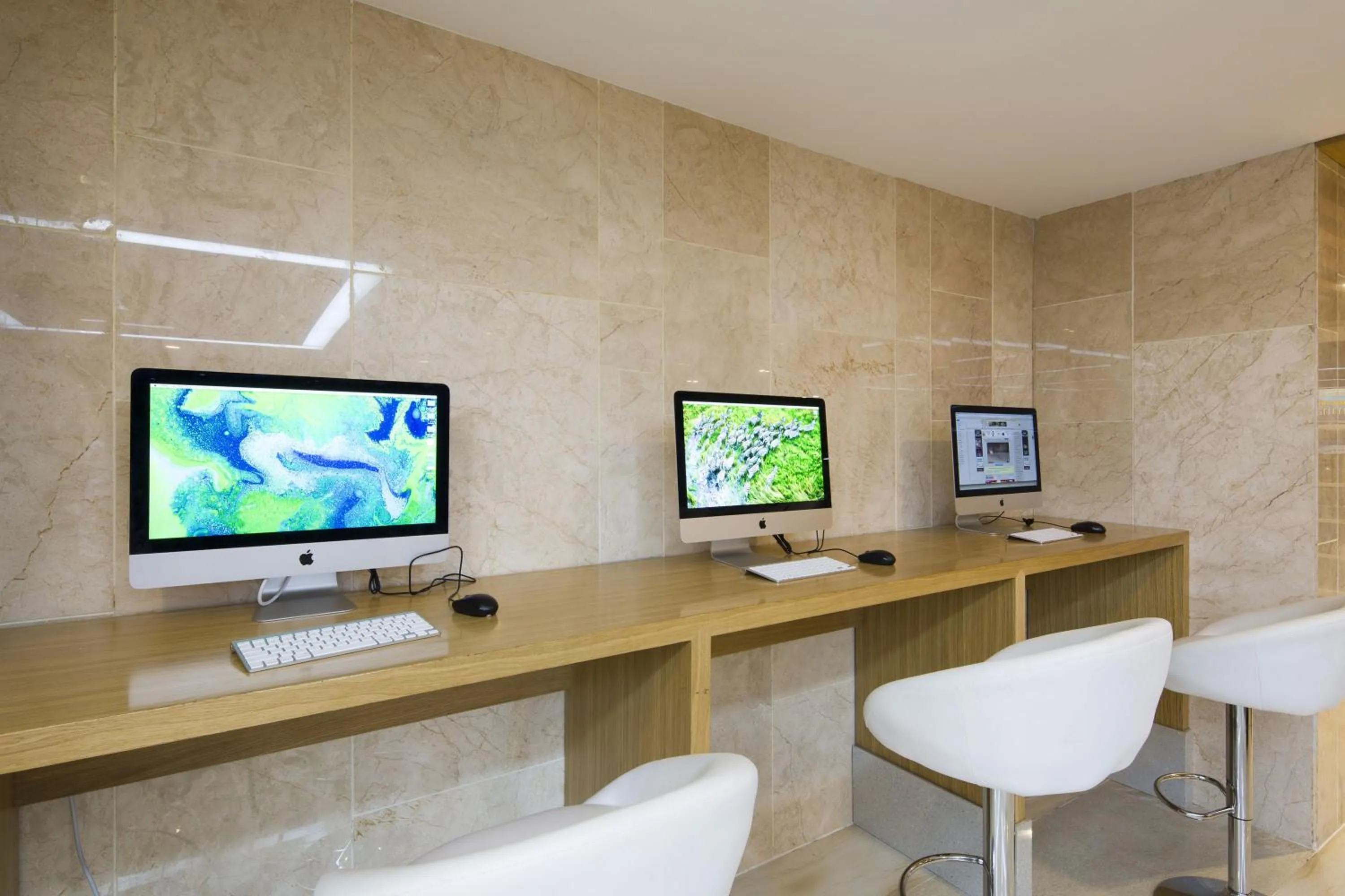 Area and facilities in Dendro Gold Hotel