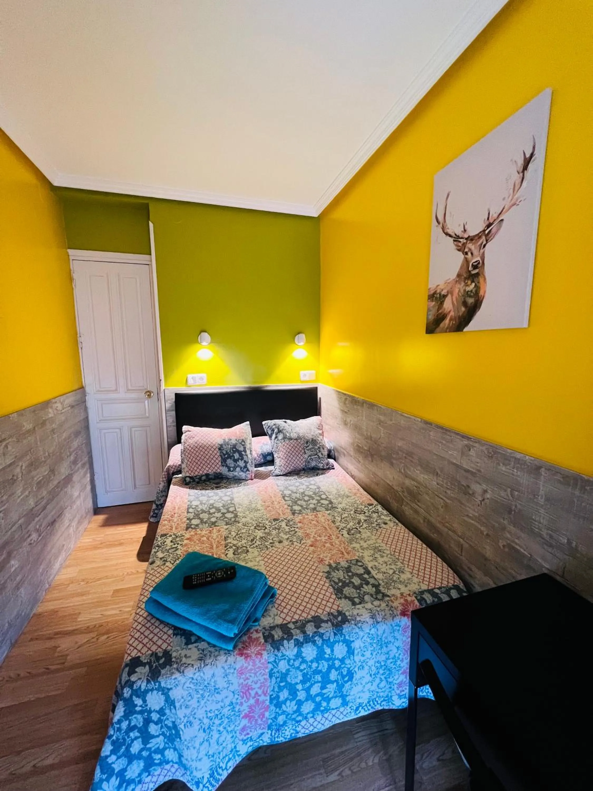 Bed in Hostal Numancia