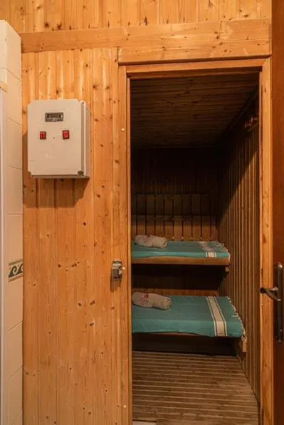 Steam room, Bed in Dar Khayam