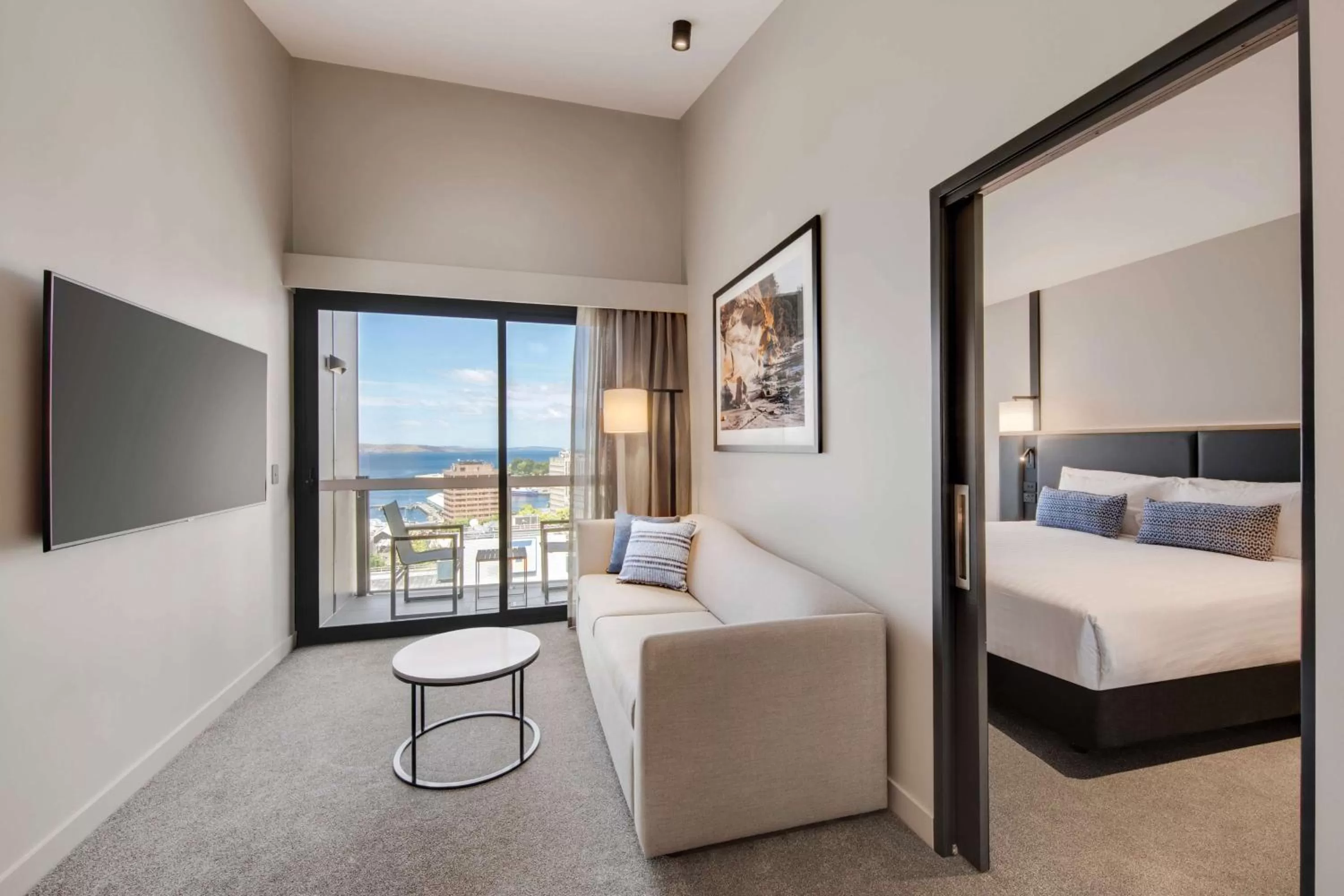 Bedroom, Bed in Vibe Hotel Hobart