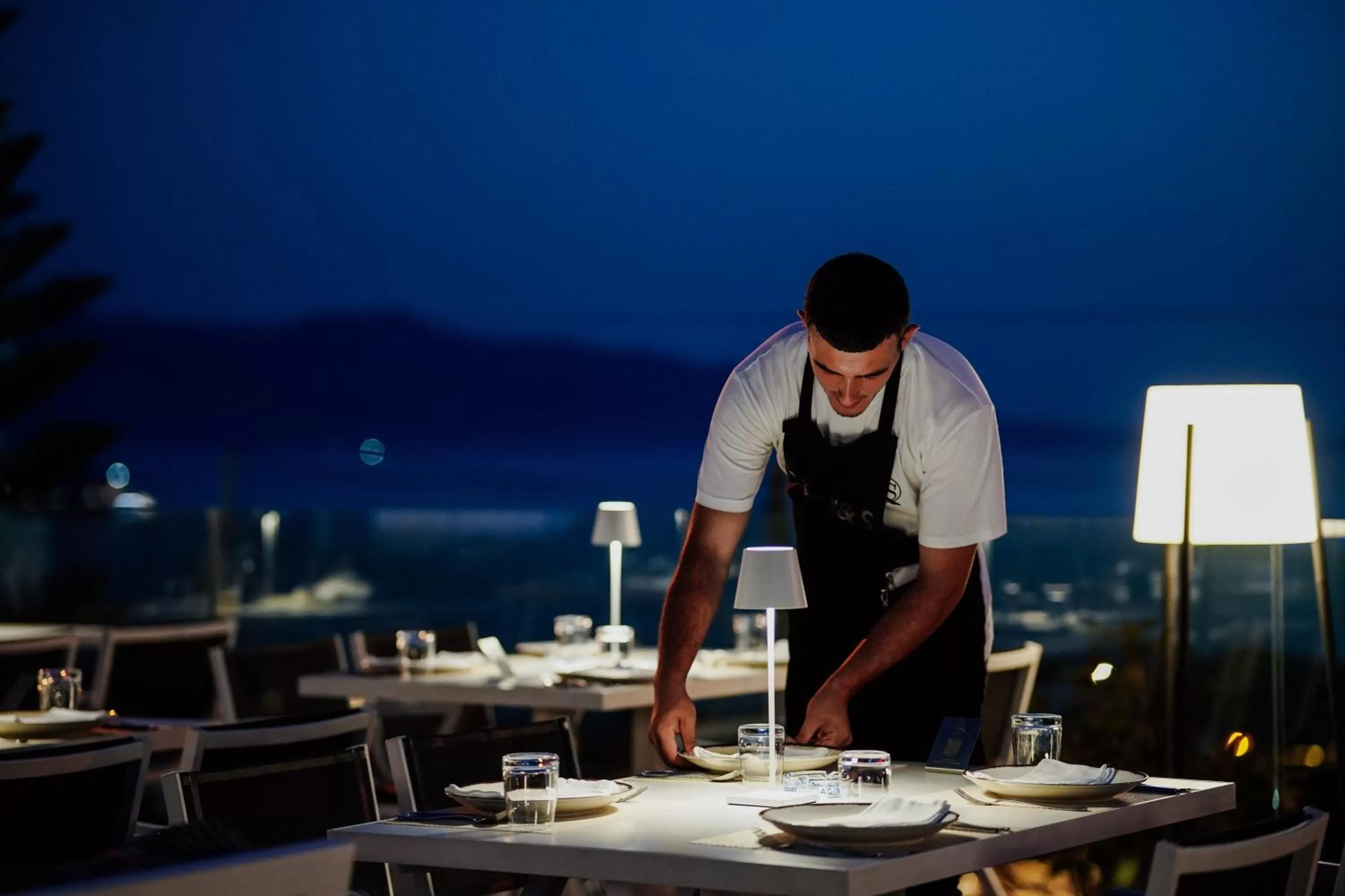 Restaurant/places to eat in Hotel Agimi