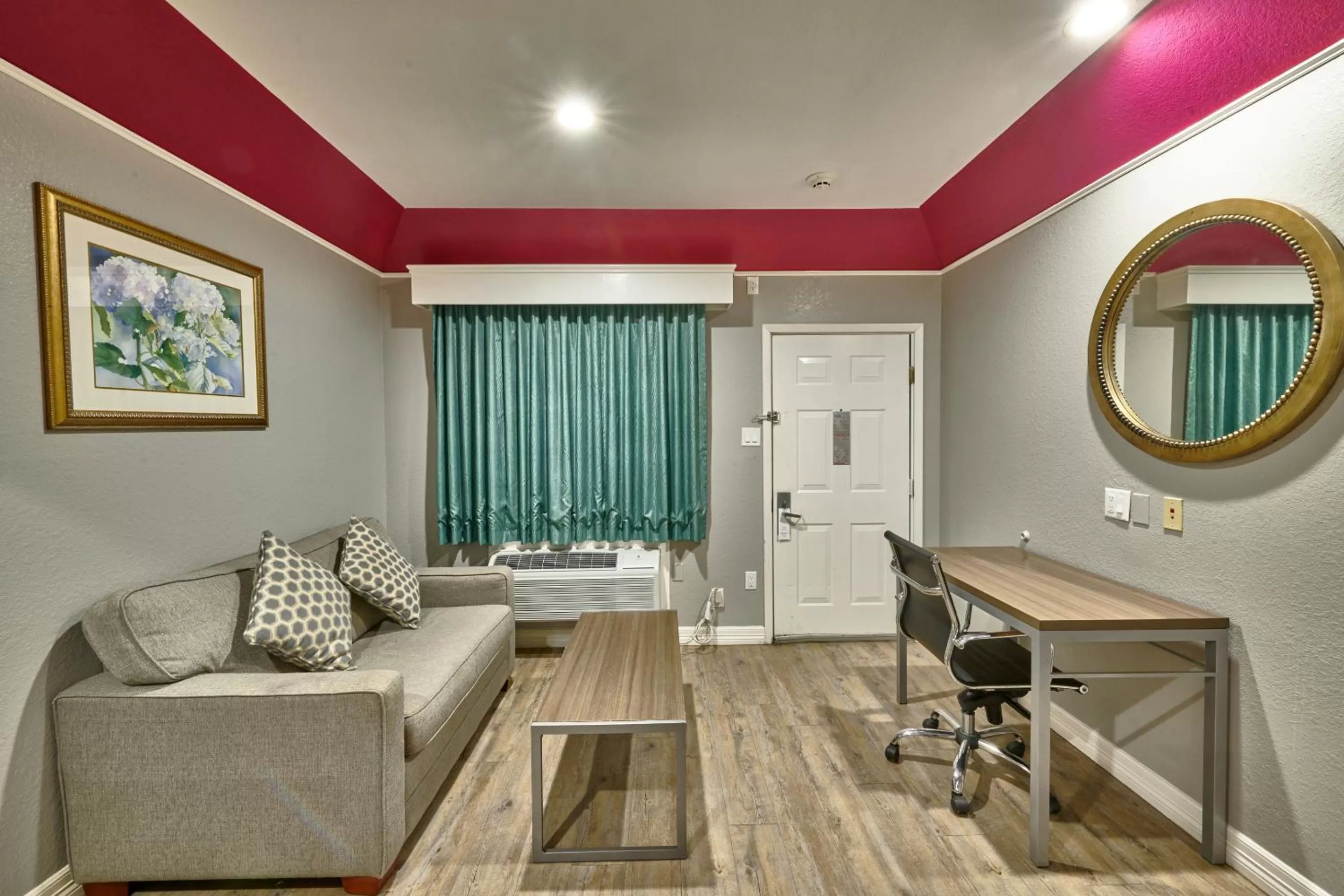 Seating area in Hotel Bliss Kemah