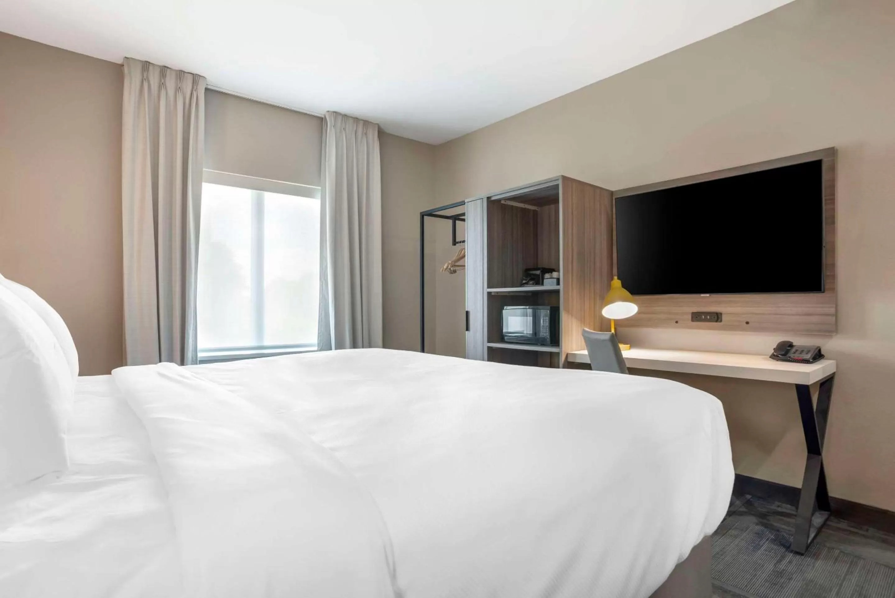 Bedroom, Bed in Comfort Inn & Suites Destin near Henderson Beach