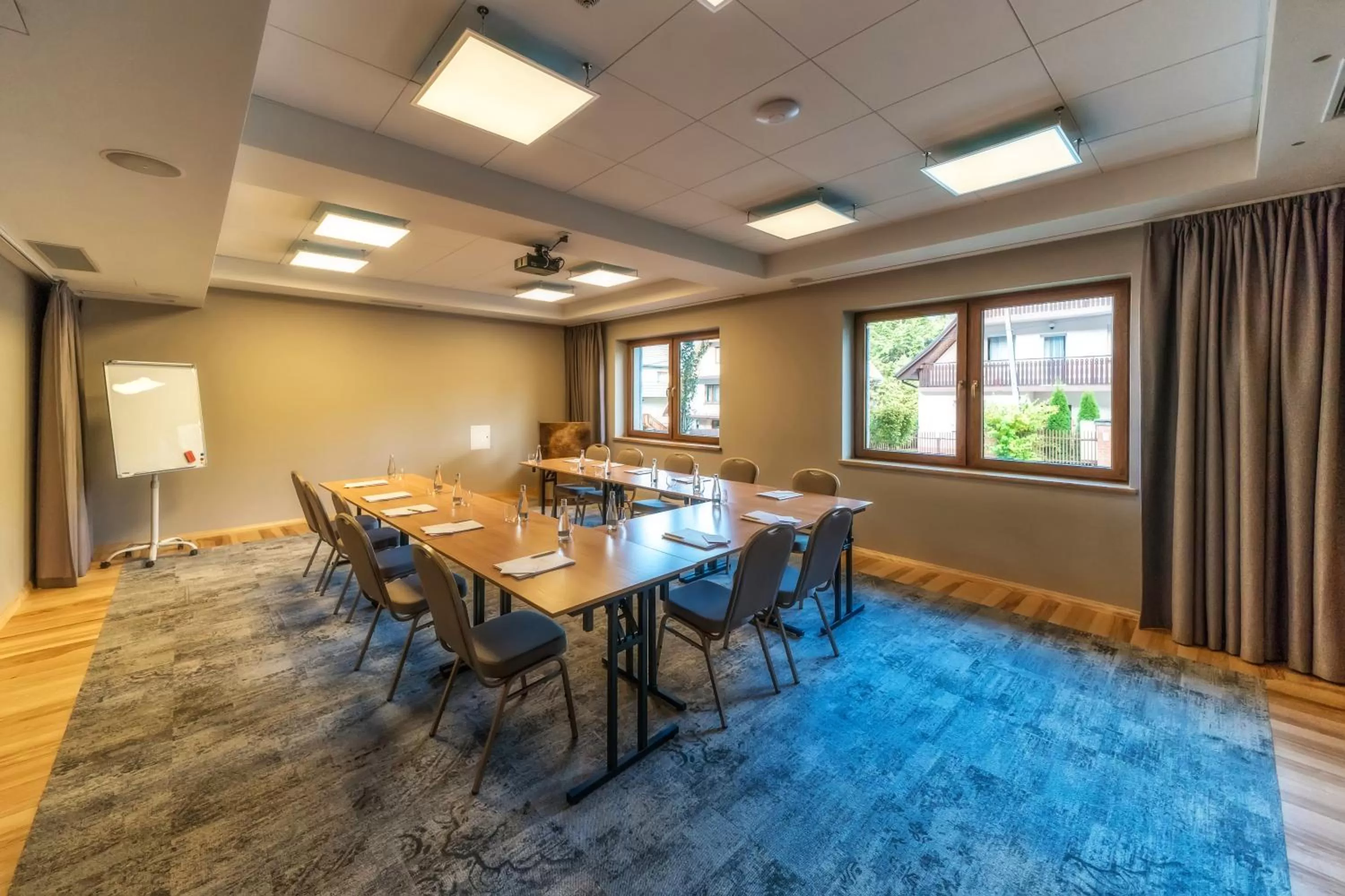 Business facilities in Gold Hotel