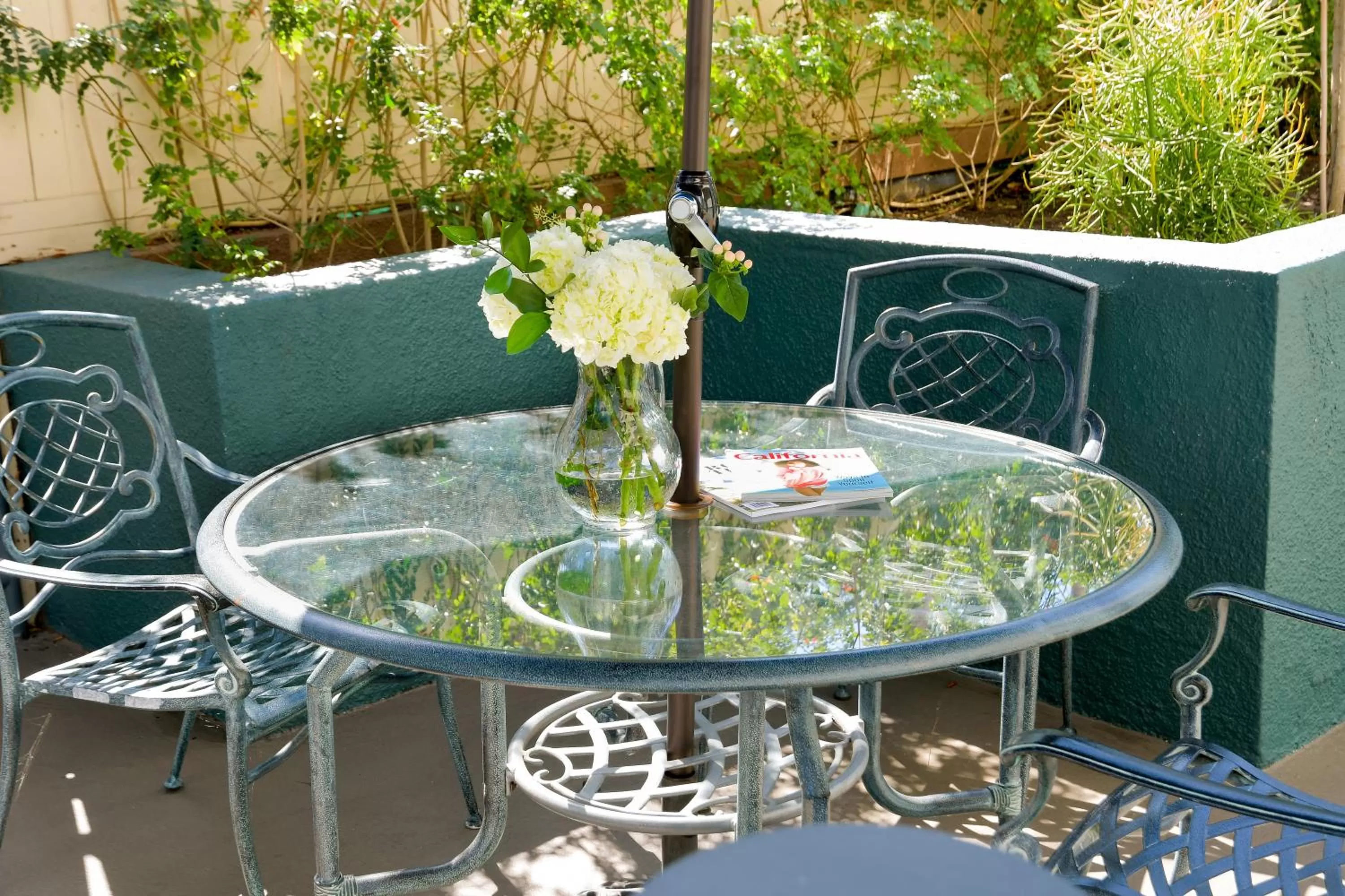 Patio in Gateway Hotel Santa Monica