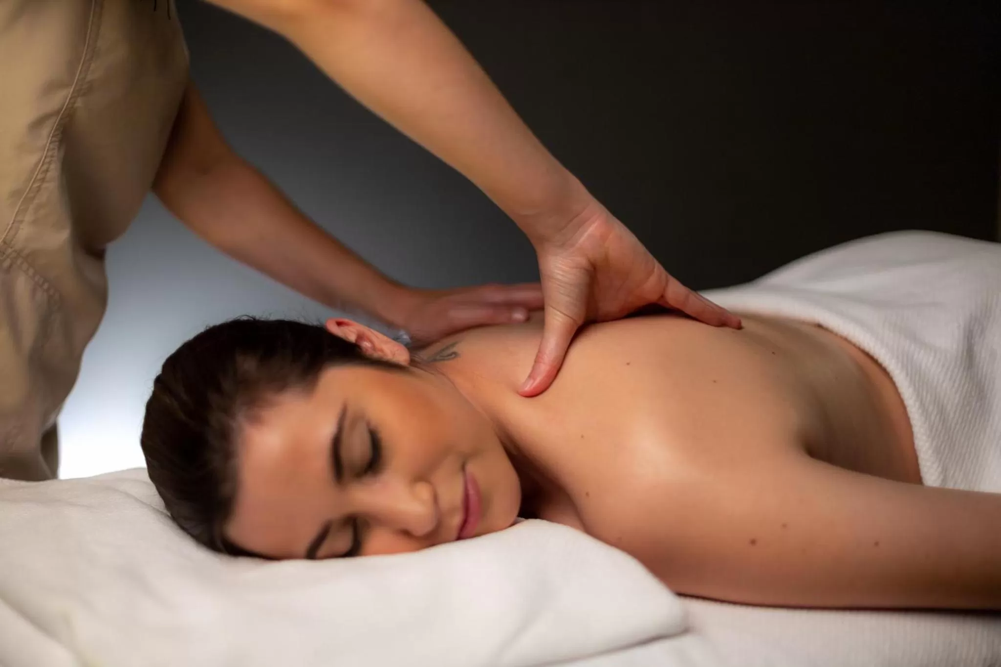 Massage in Casa das Penhas Douradas - Burel Expedition Hotel