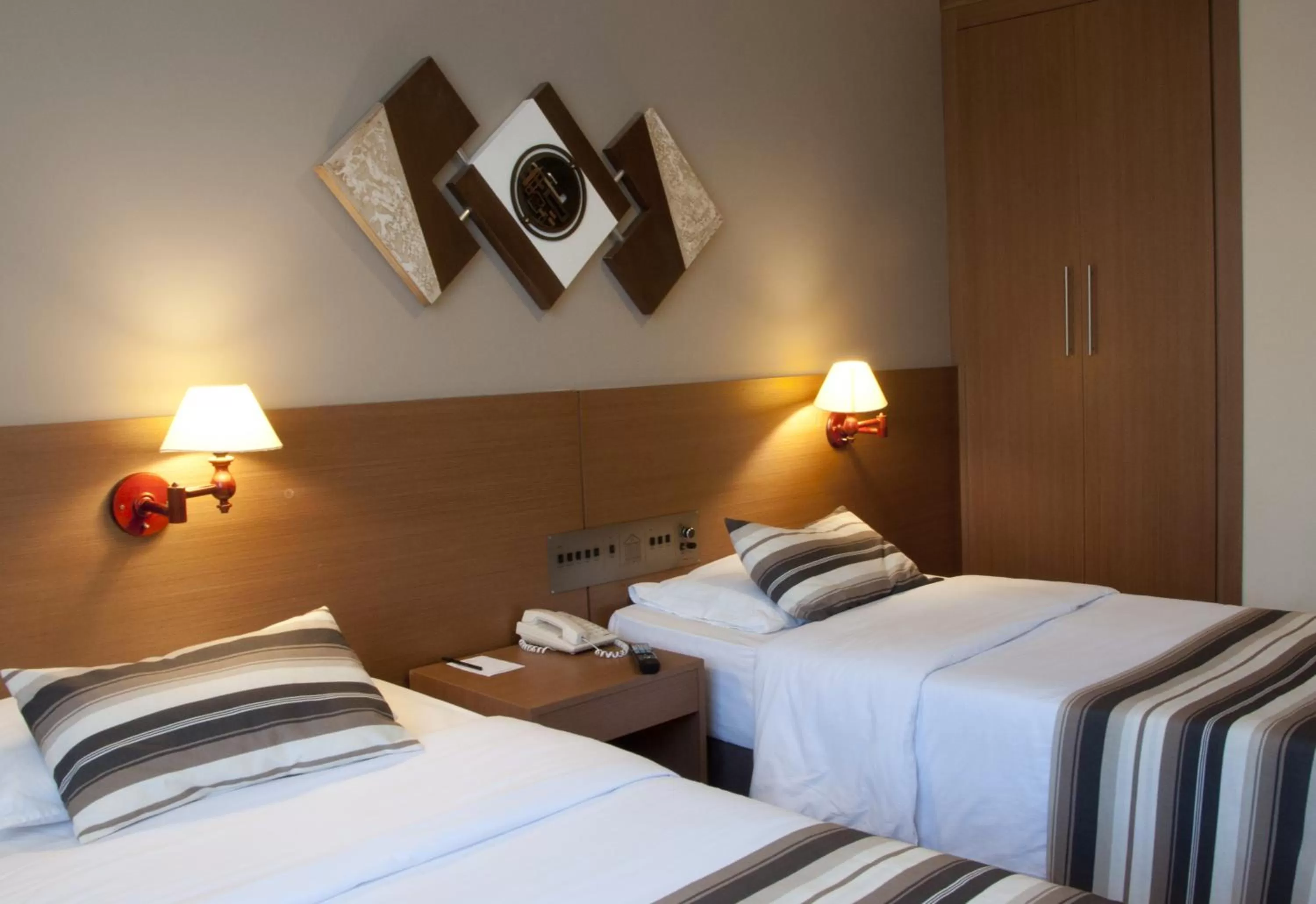 Bed in Augusto's Copacabana Hotel