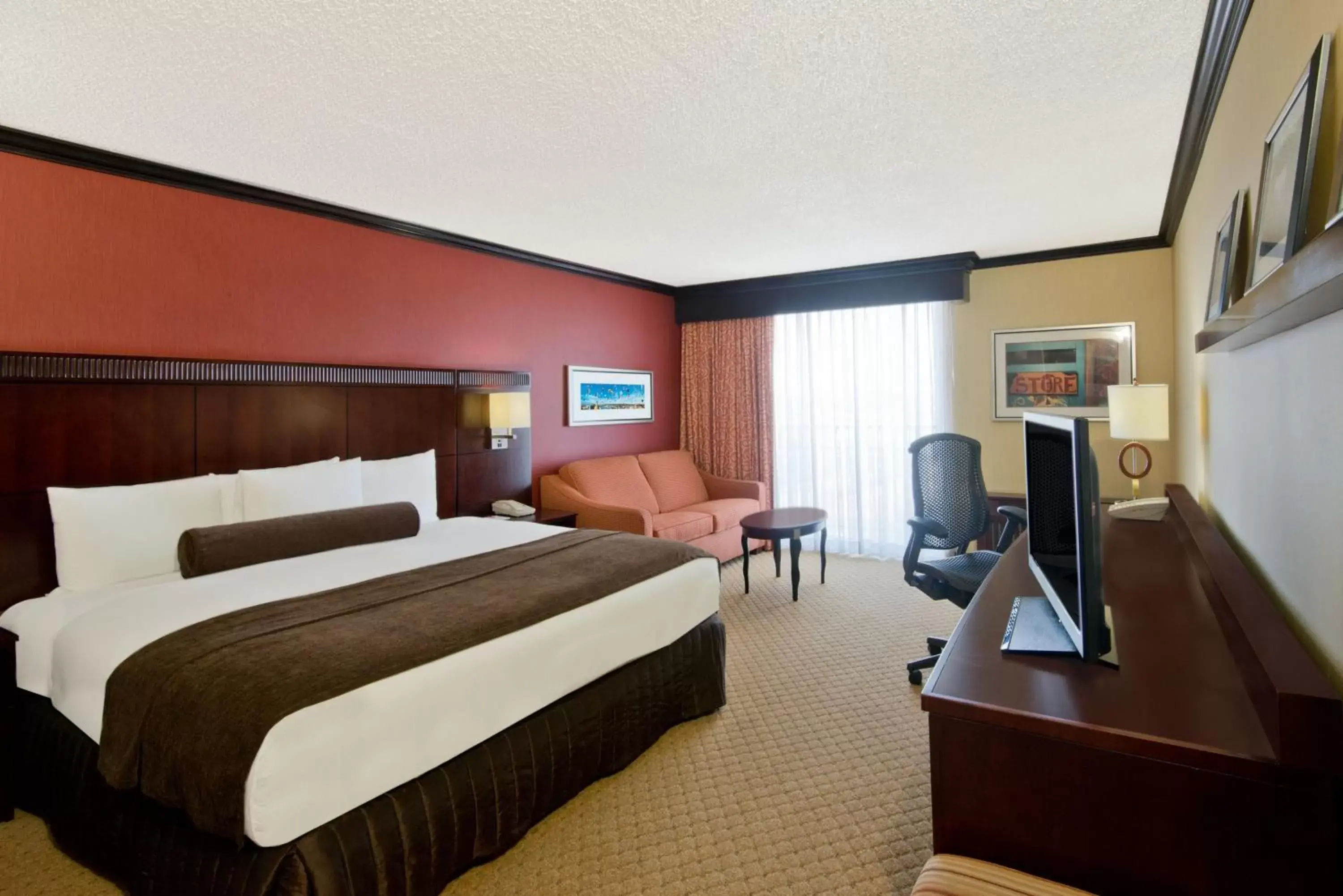 Standard King Room with Sofa Bed in Albuquerque Crowne Plaza by IHG Standard King Room with Sofa Bed in Albuquerque Crowne Plaza by IHG