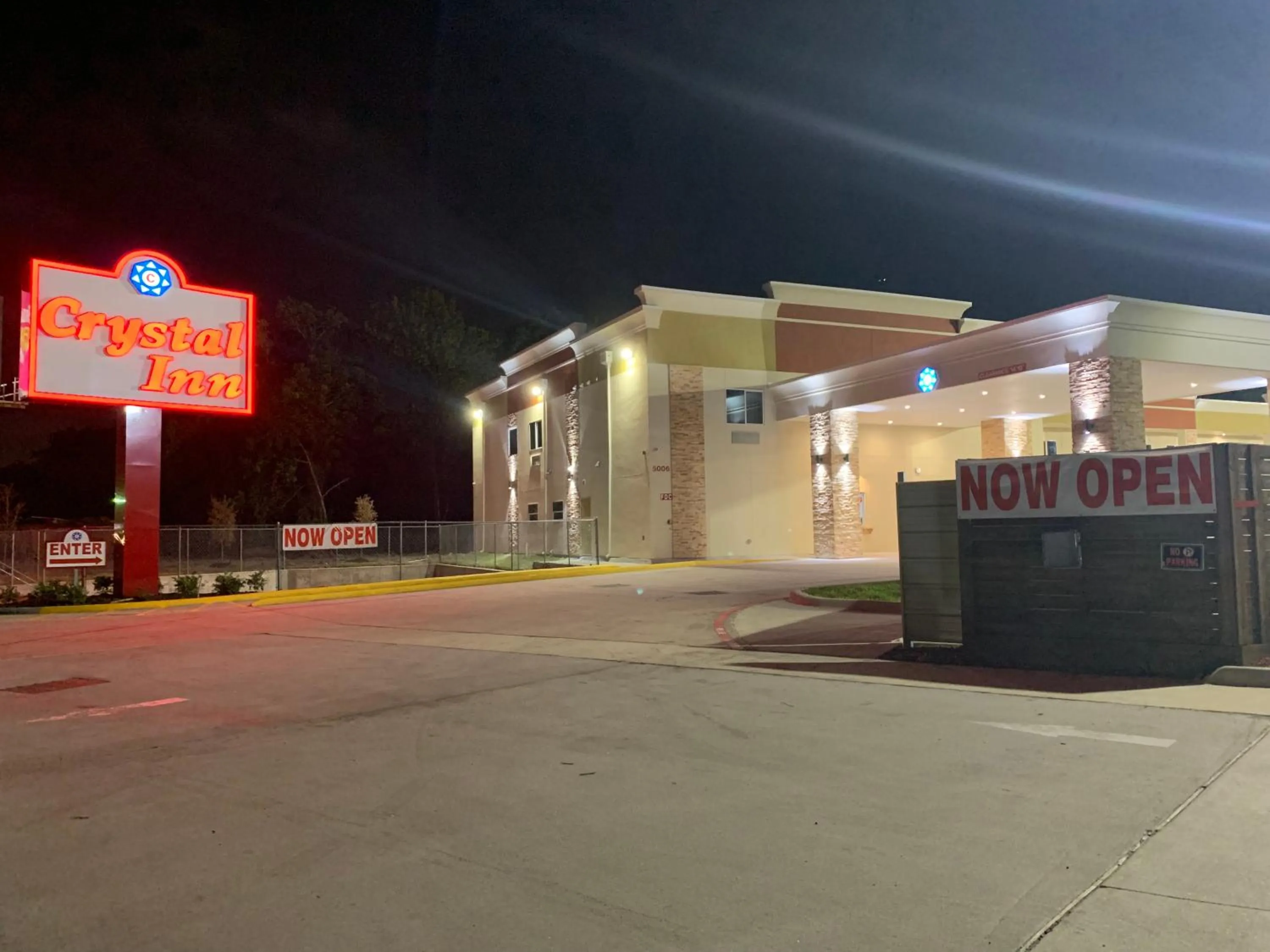 Facade/entrance in Crystal Inn Downtown