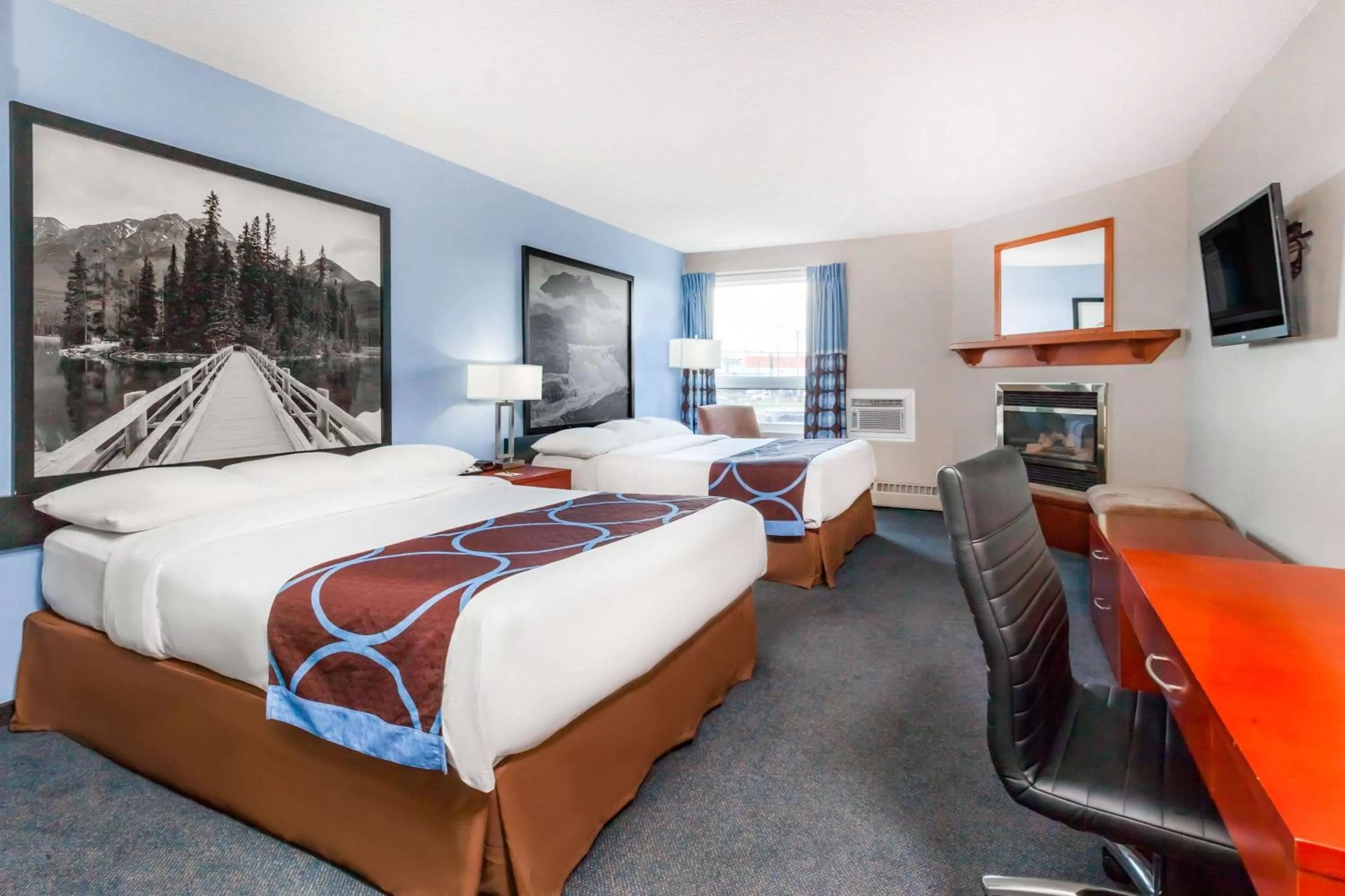 Photo of the whole room, Bed in Super 8 by Wyndham Sherwood Park/Edmonton Area