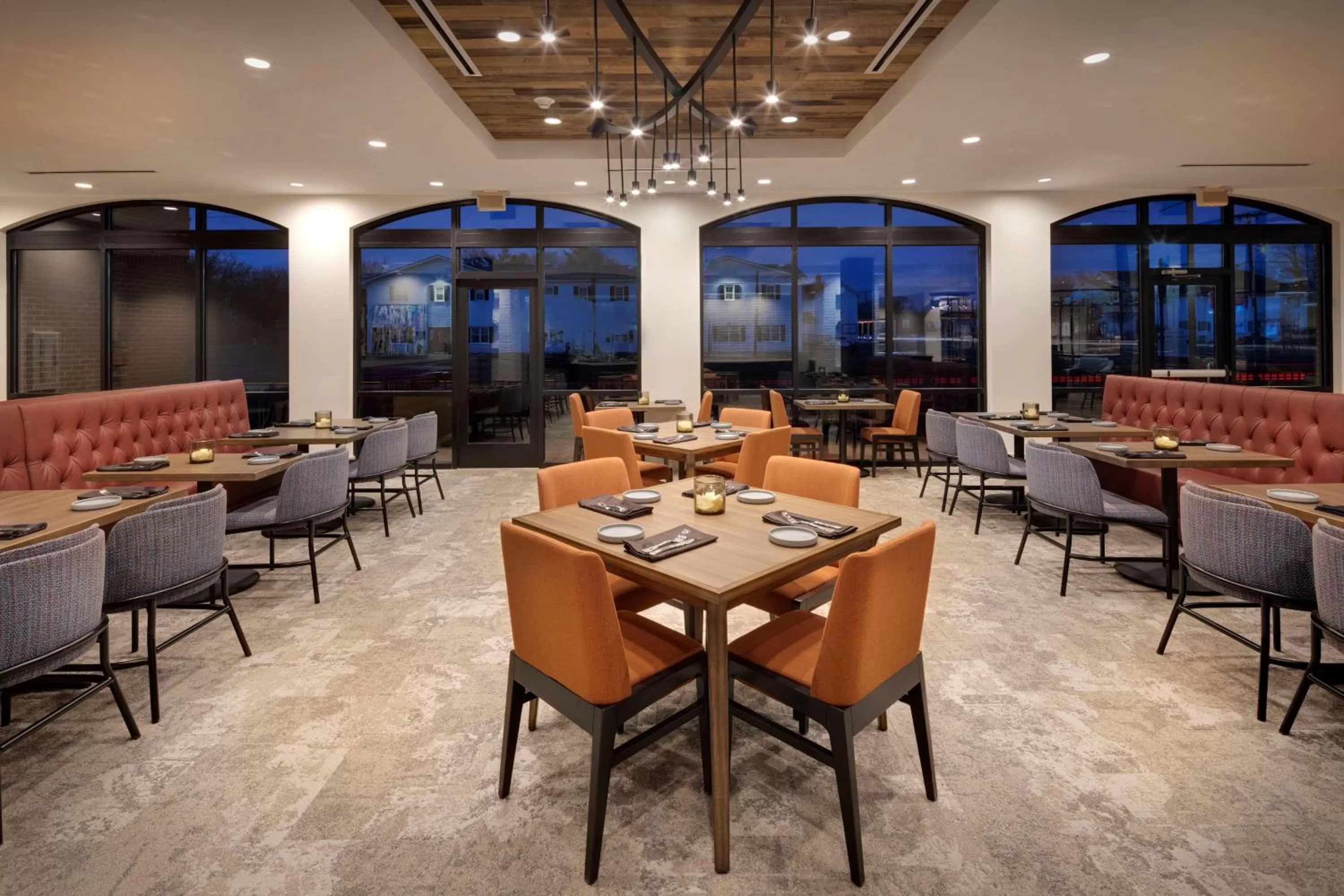 Restaurant/places to eat in Hilton Garden Inn Haymarket