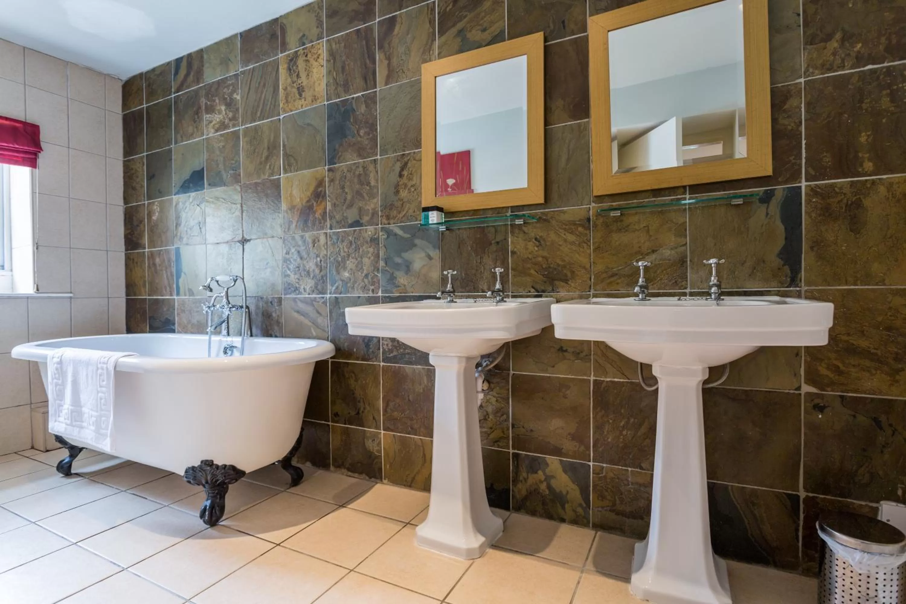 Bathroom in Tennant Arms Hotel