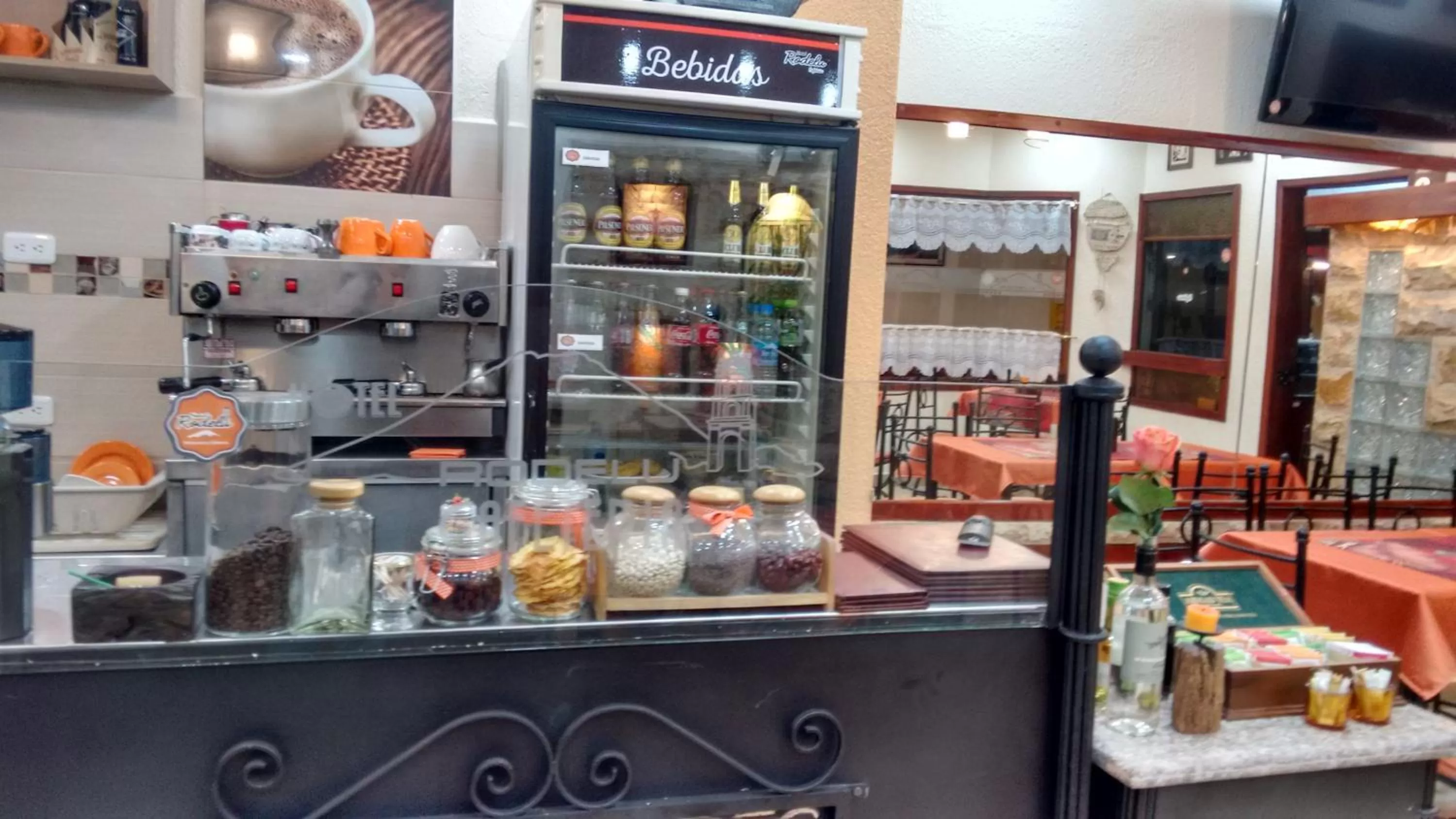 Lounge or bar in Hotel Rodelu