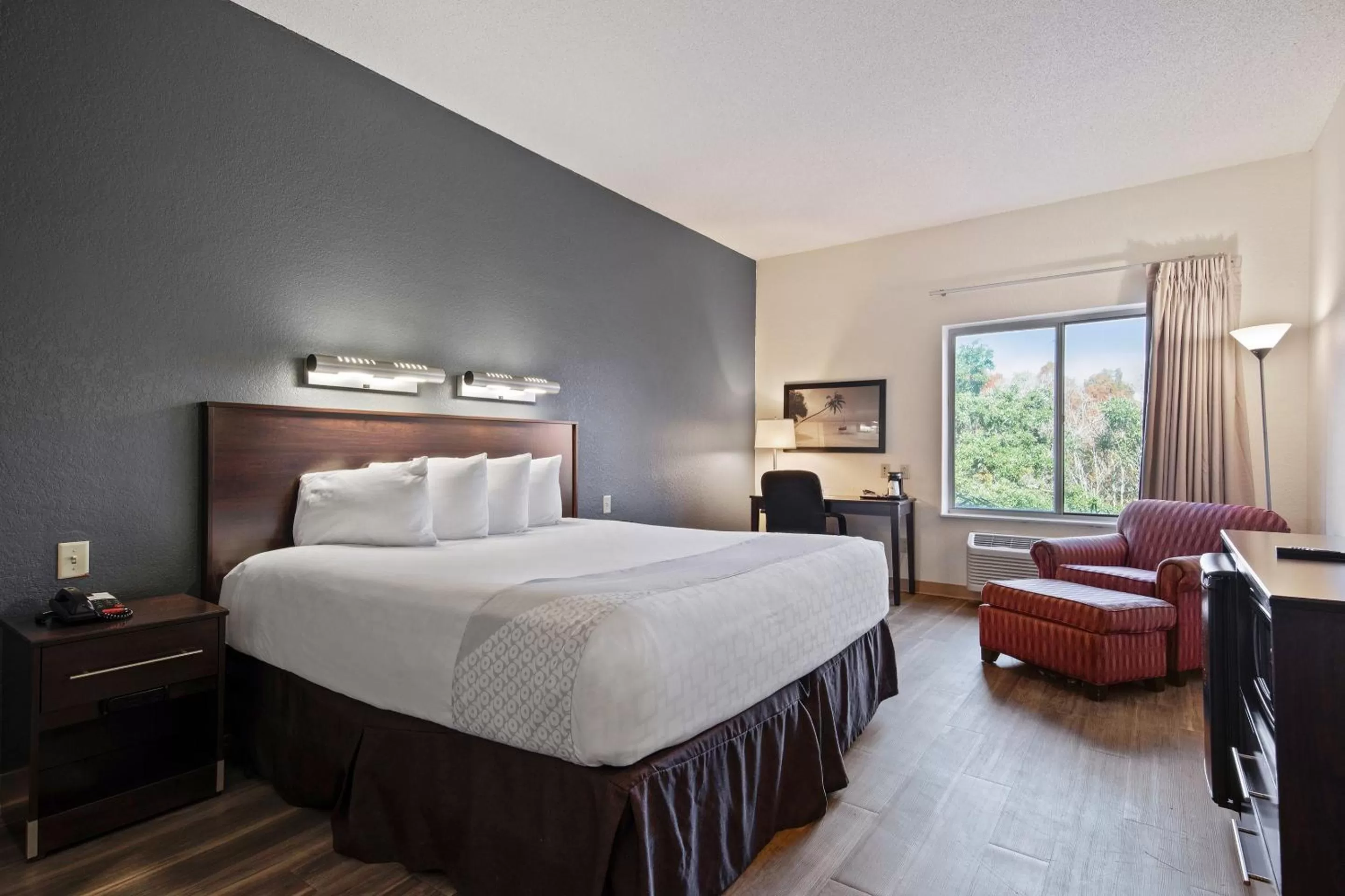 King Room in OYO Townhouse Orlando West