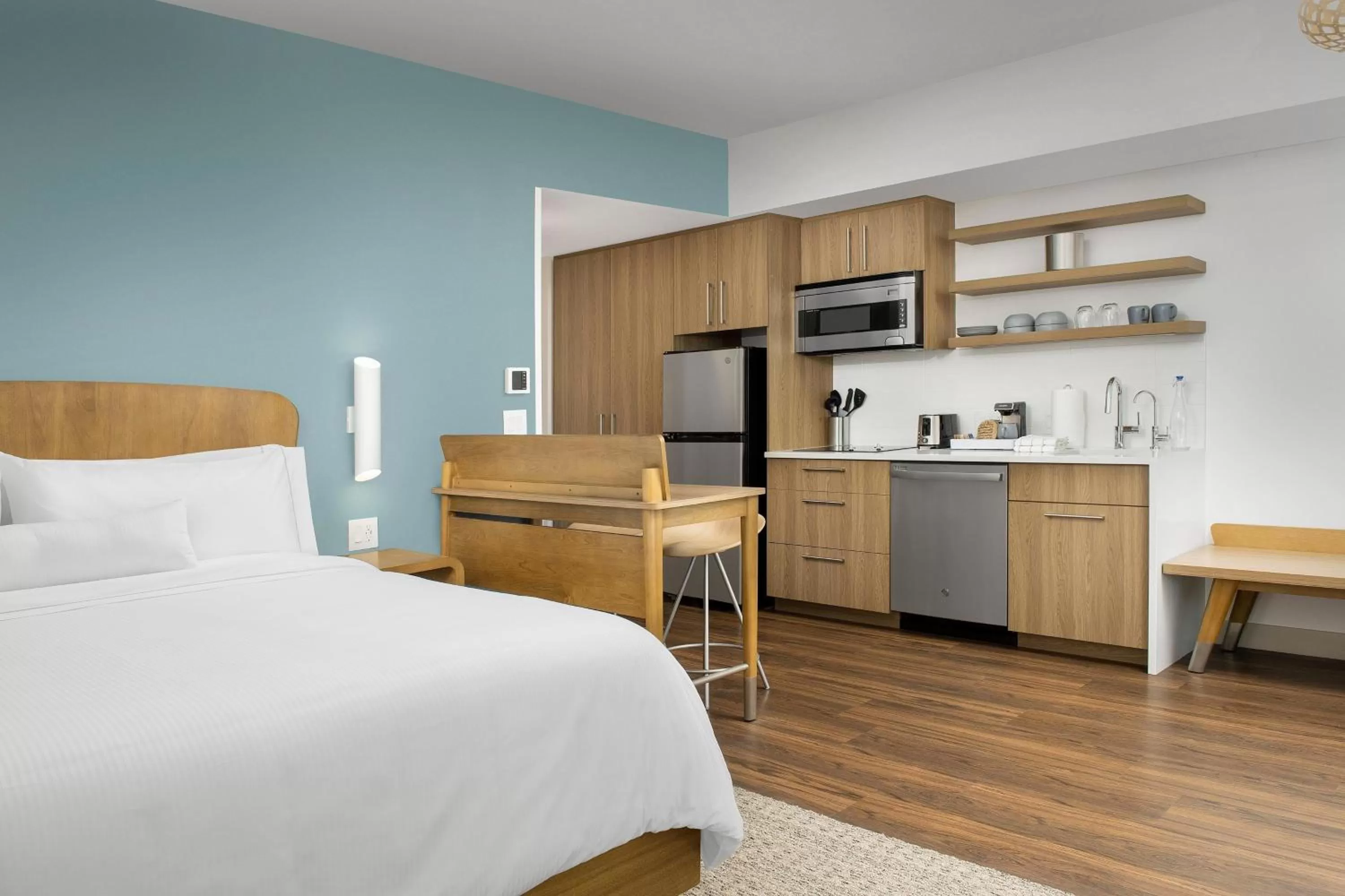 Bedroom, Bed in Element Jacksonville Beach