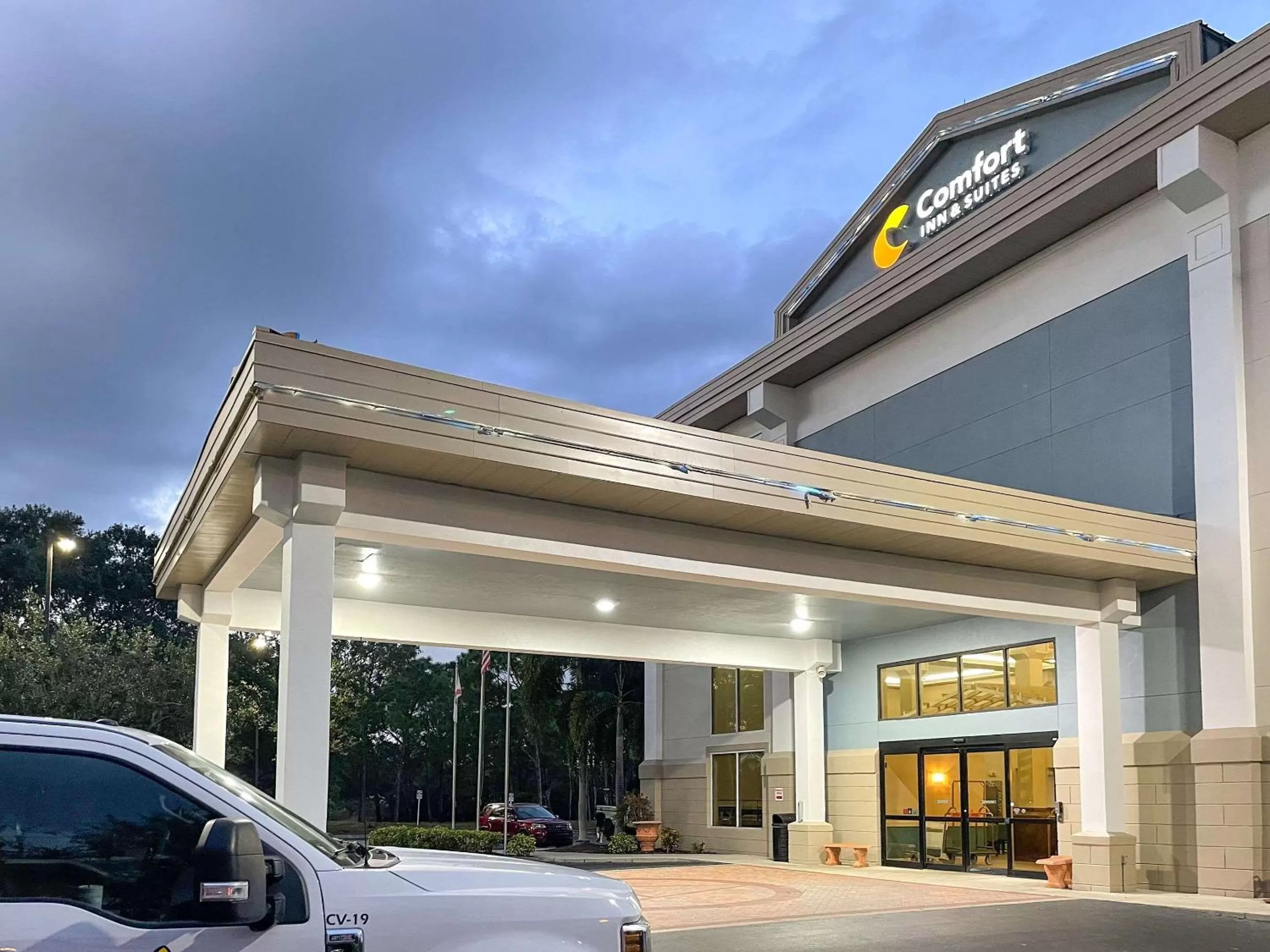Property building in Comfort Inn & Suites Sarasota I75