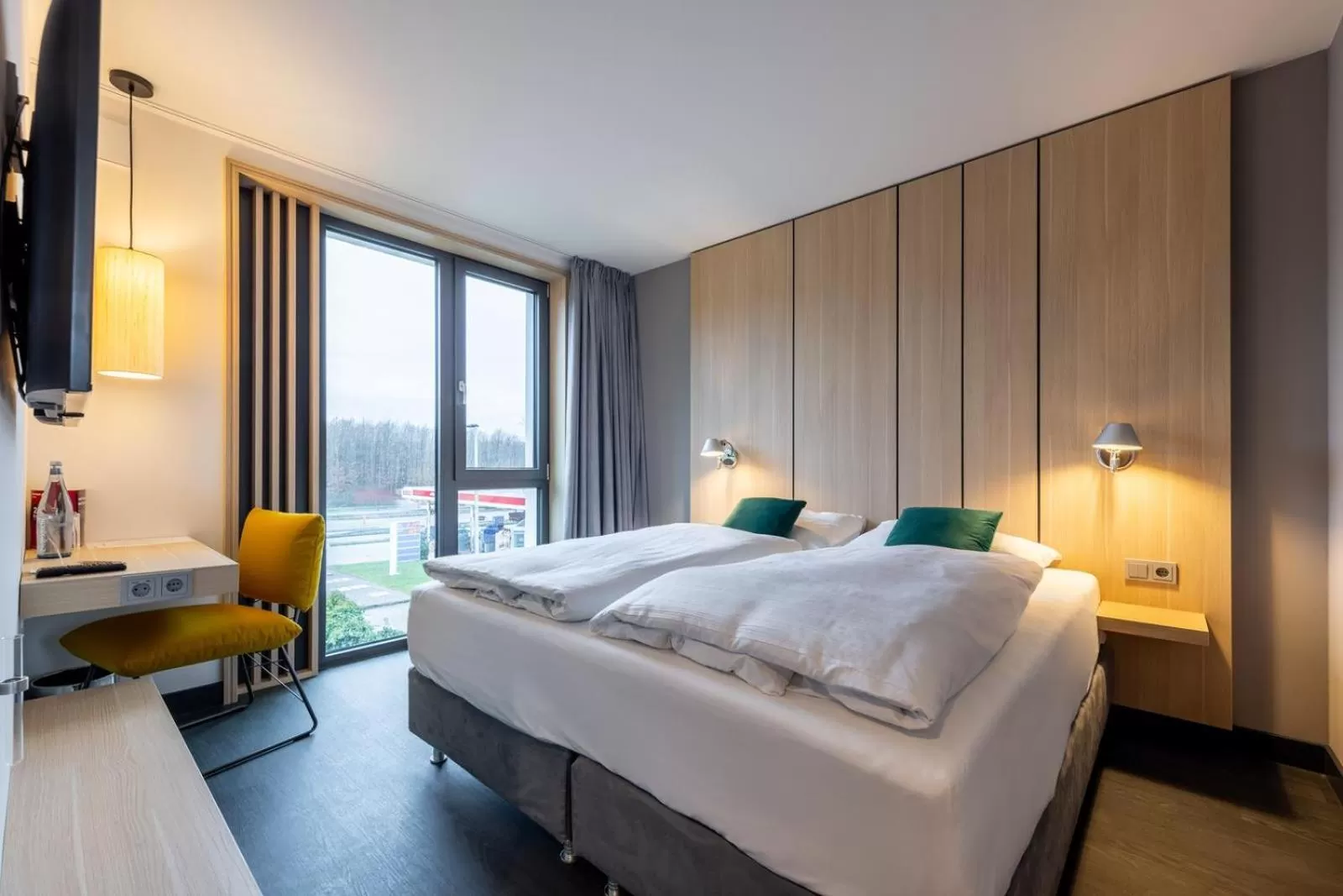 Photo of the whole room, Bed in Serways Hotel Hösel