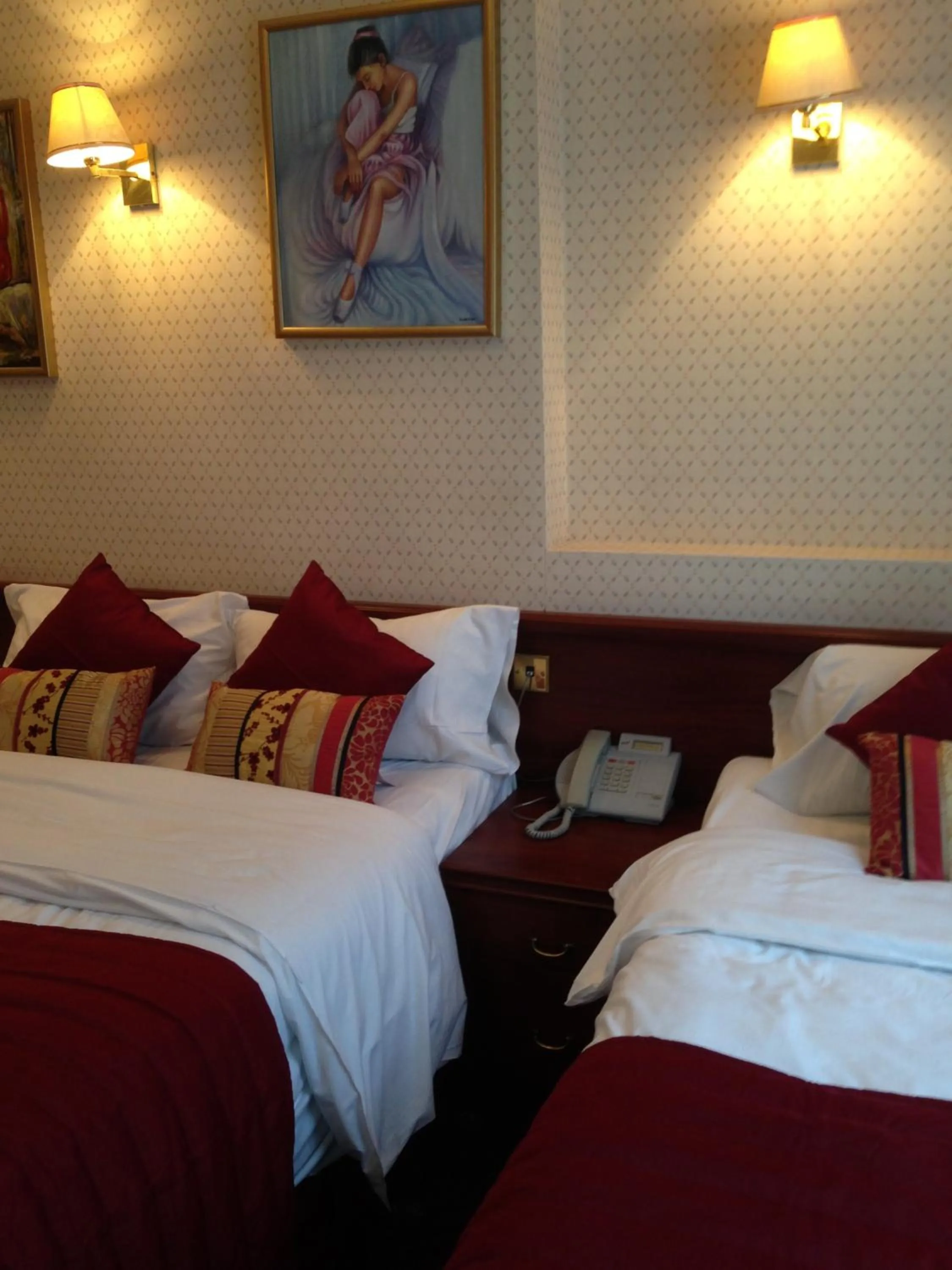 Bed in Avon Hotel