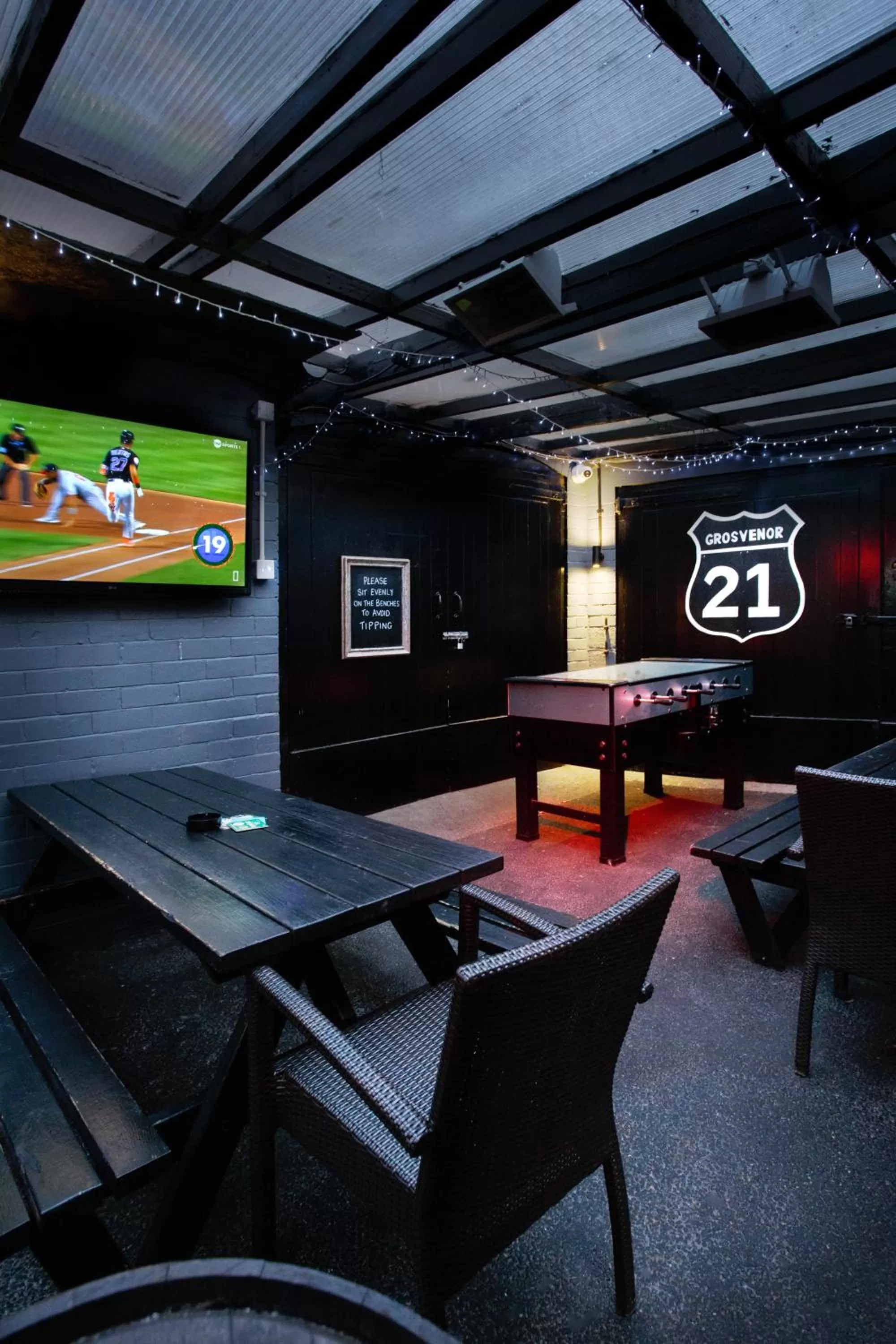 Inner courtyard view in The Saddle Inn