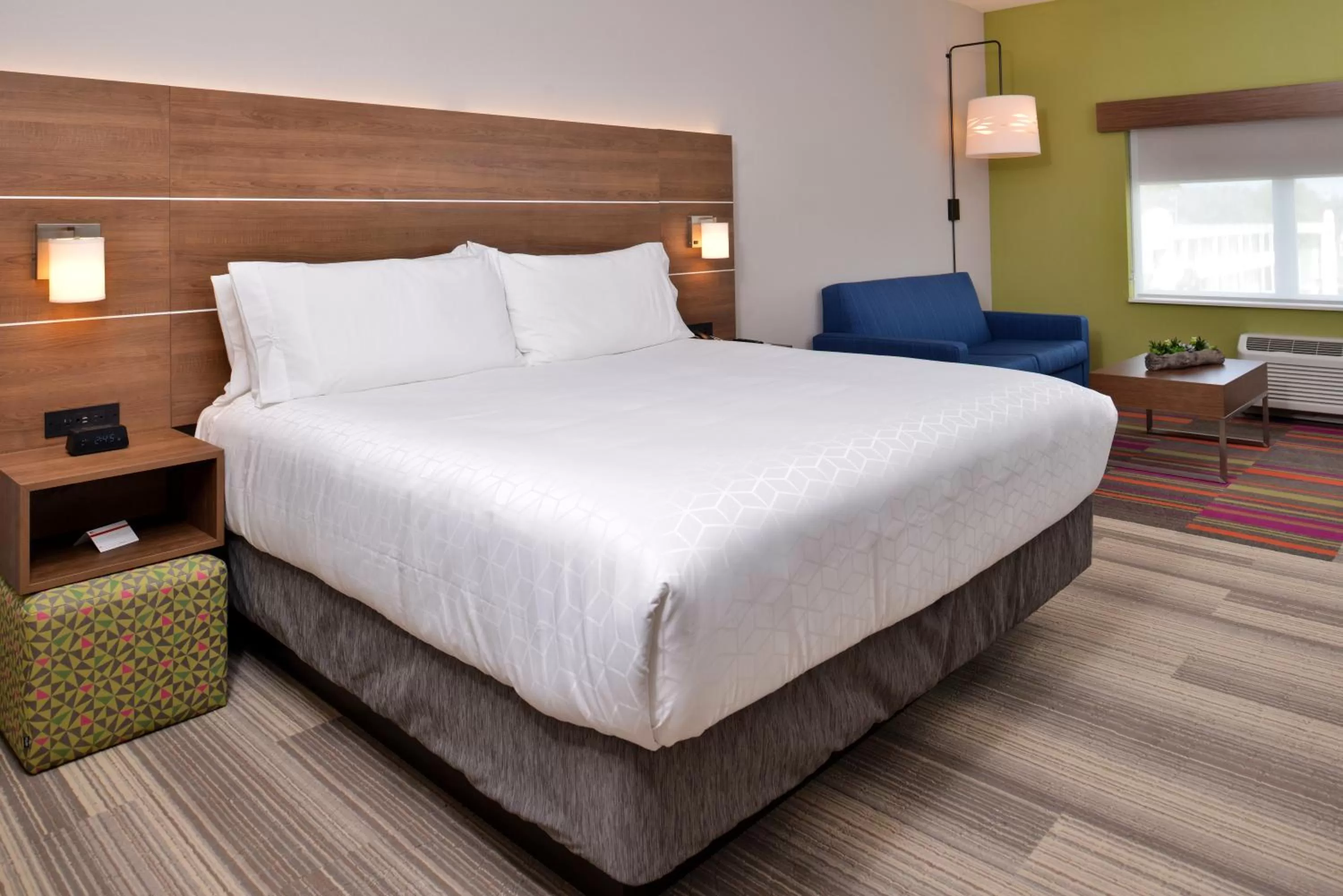 Photo of the whole room, Bed in Holiday Inn Express Melbourne West by IHG