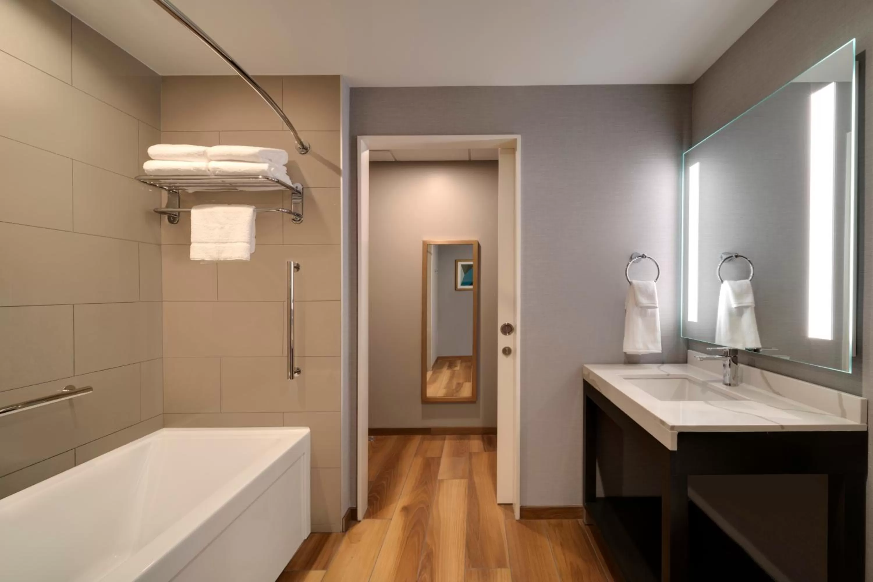 Bathroom in Hyatt Place LAX/Century BLVD