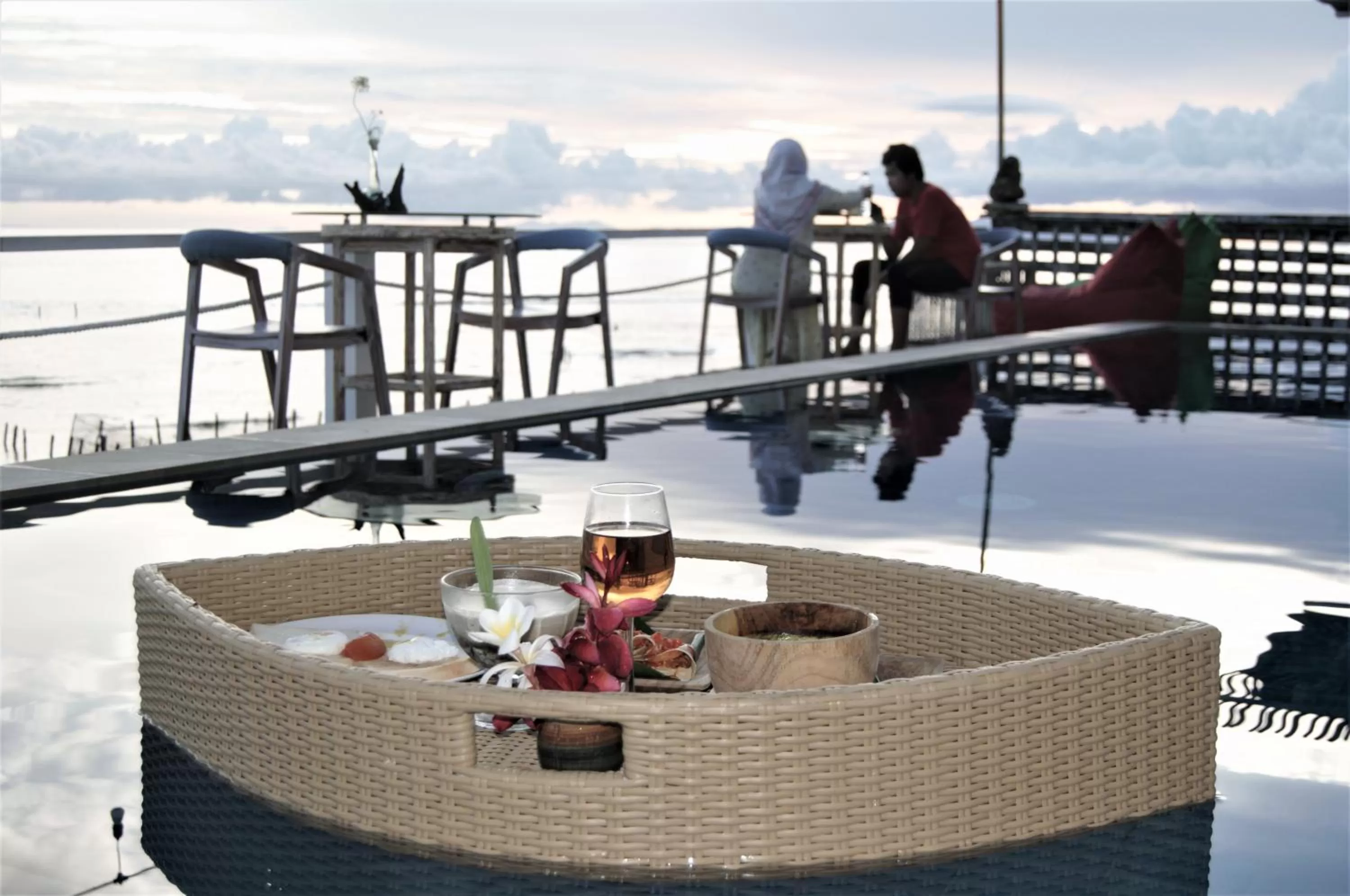 Restaurant/places to eat in SUITE OCEAN BLUE