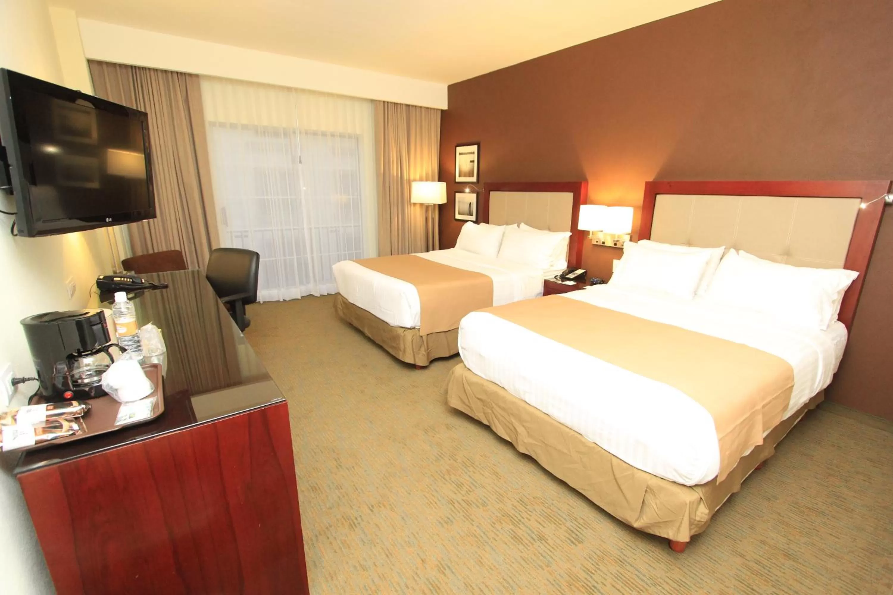 Photo of the whole room, Bed in Holiday Inn Leon by IHG