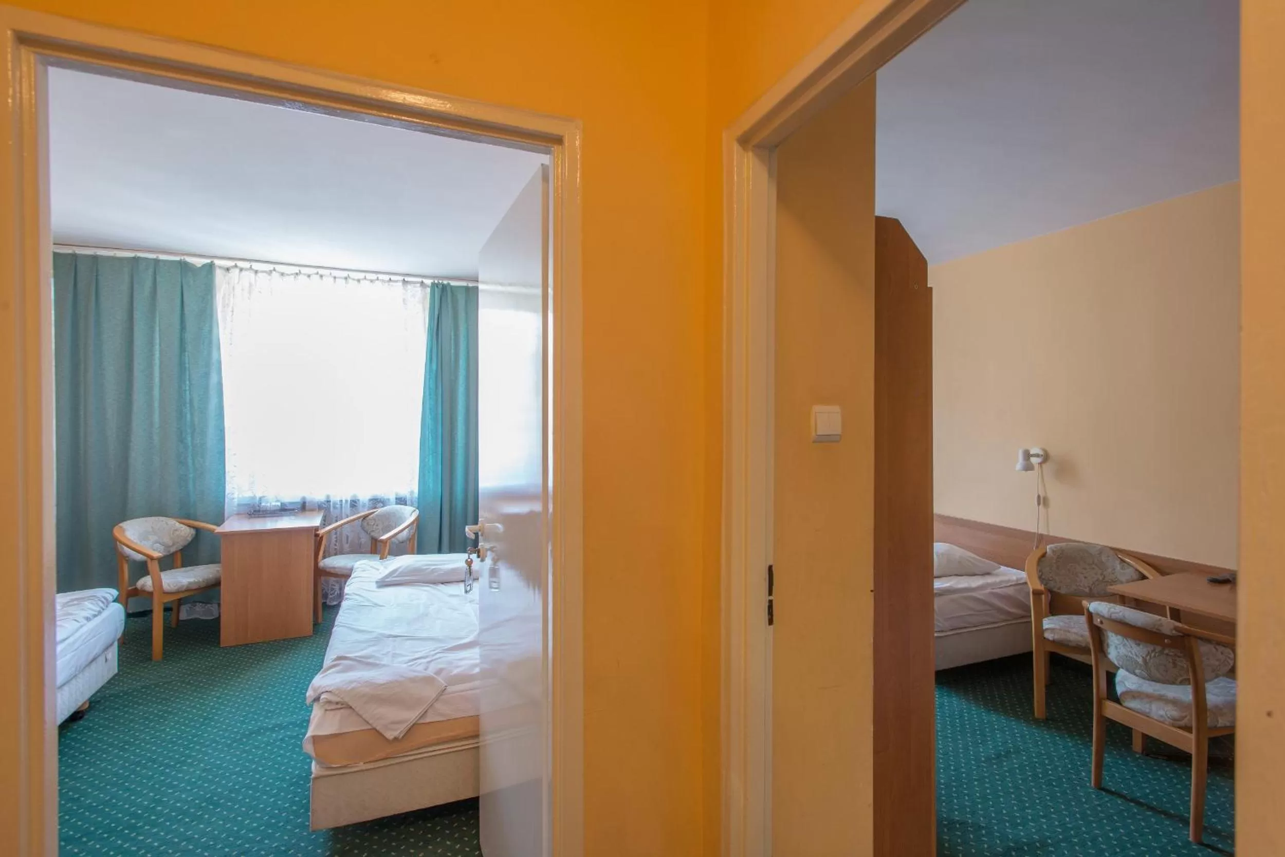 Photo of the whole room, Bed in Hotel ROK