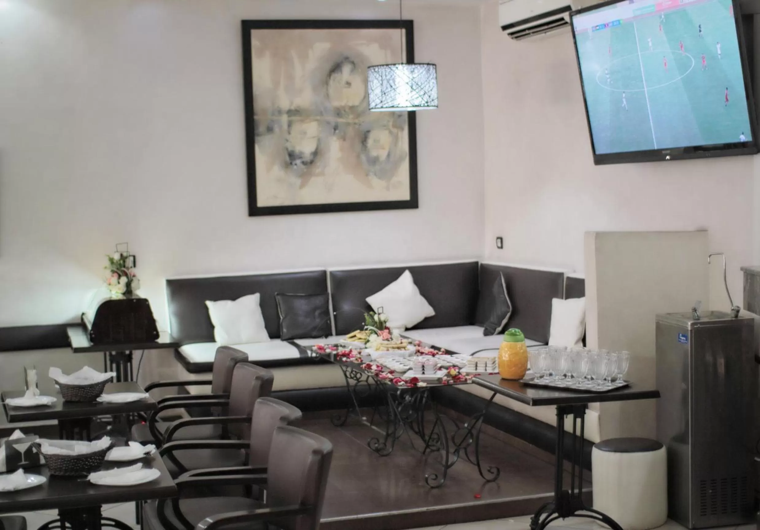 Restaurant/Places to Eat in Apparts-hôtel ISNI