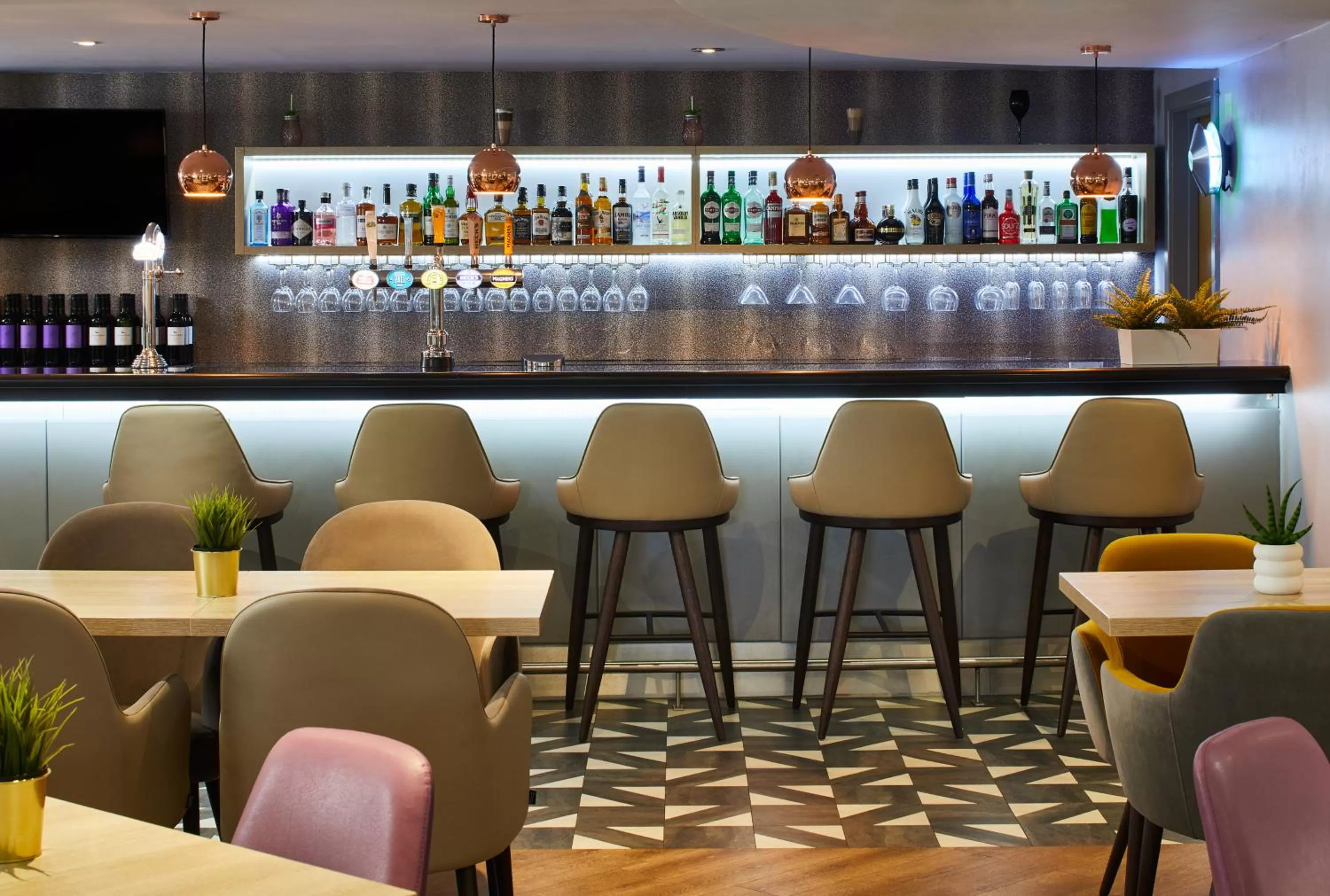 Lounge or bar in Leonardo London Heathrow Airport