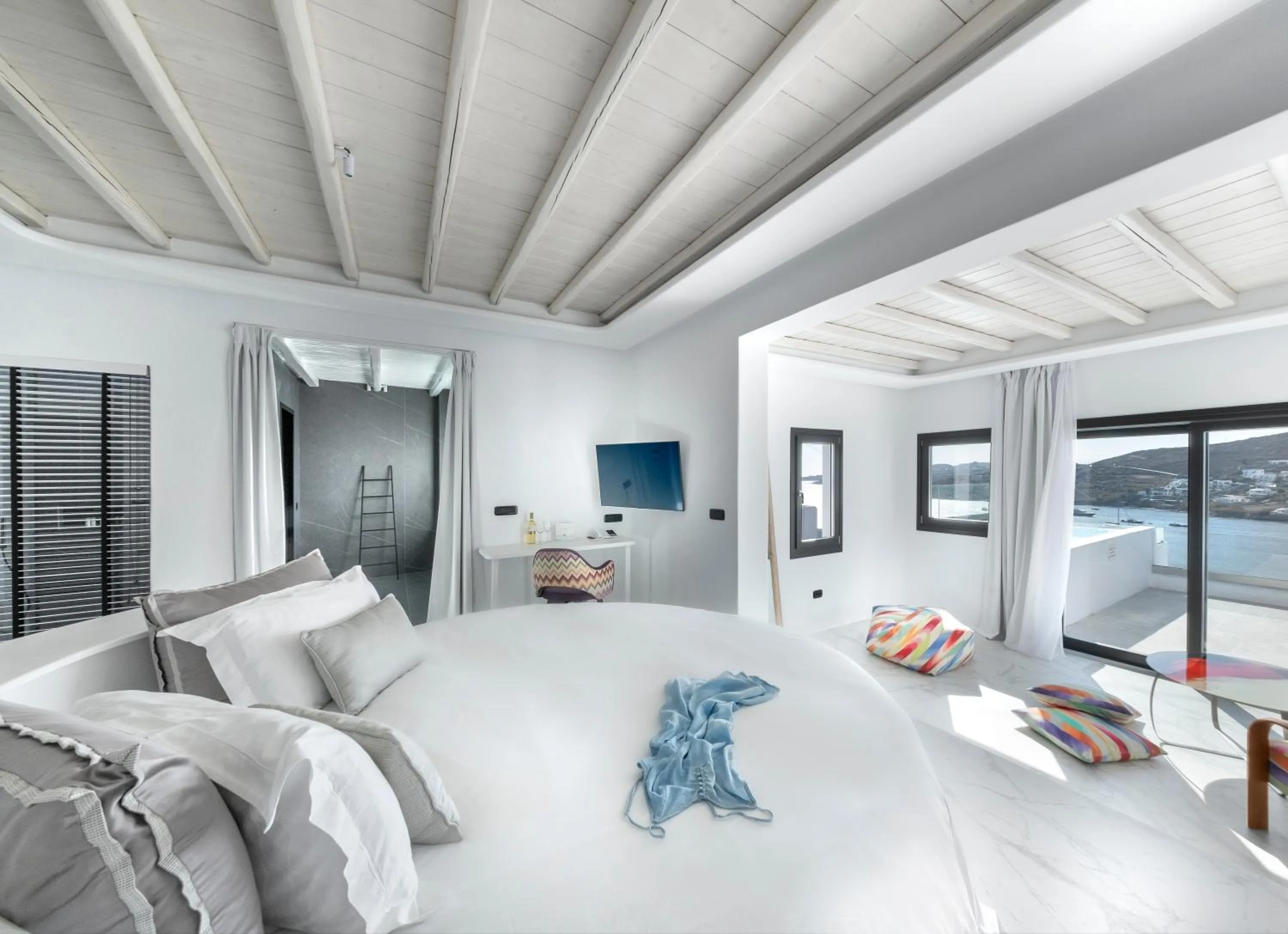 Bedroom, Bed in Deliades Hotel