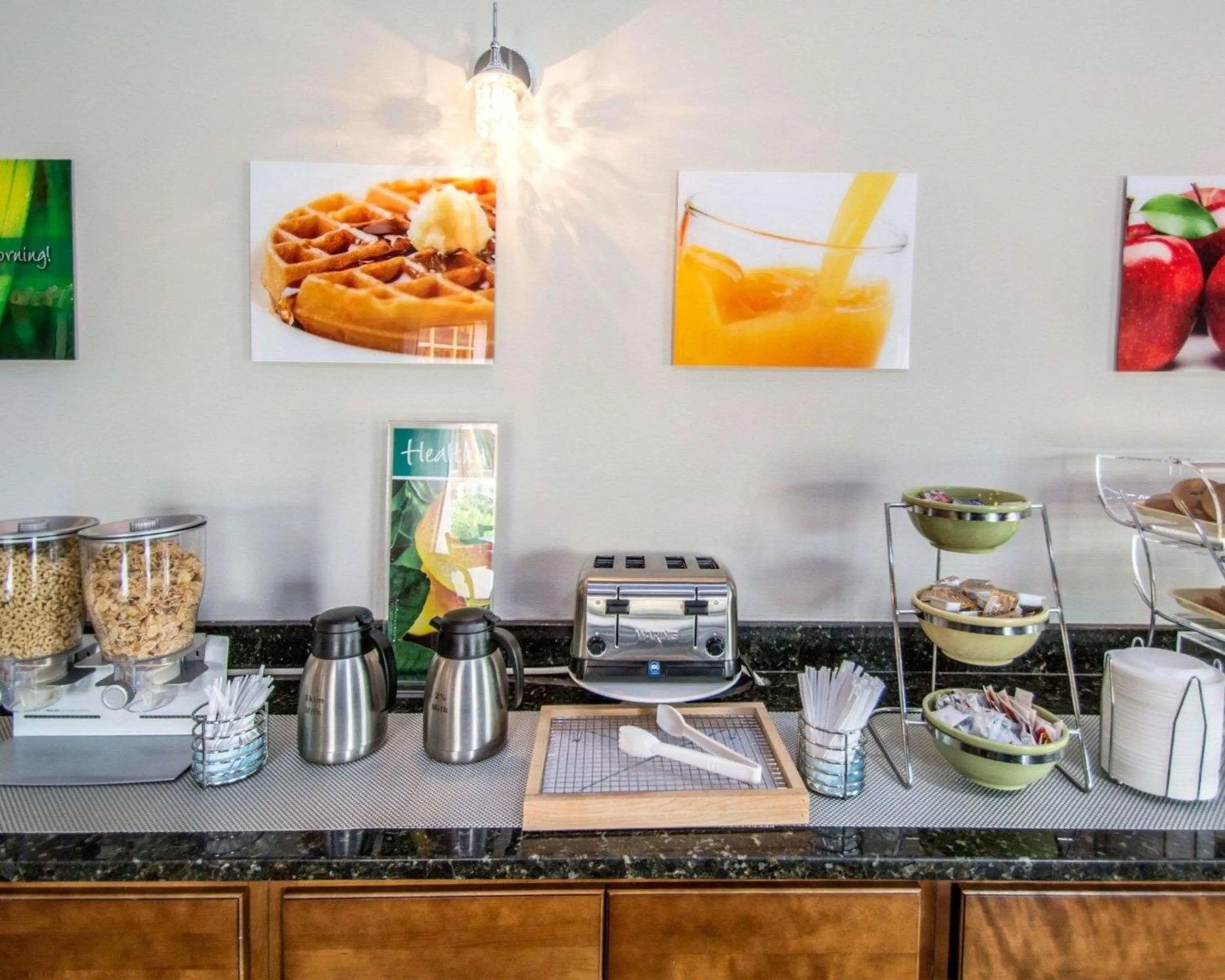 Restaurant/places to eat in Sunset Palm Hotel