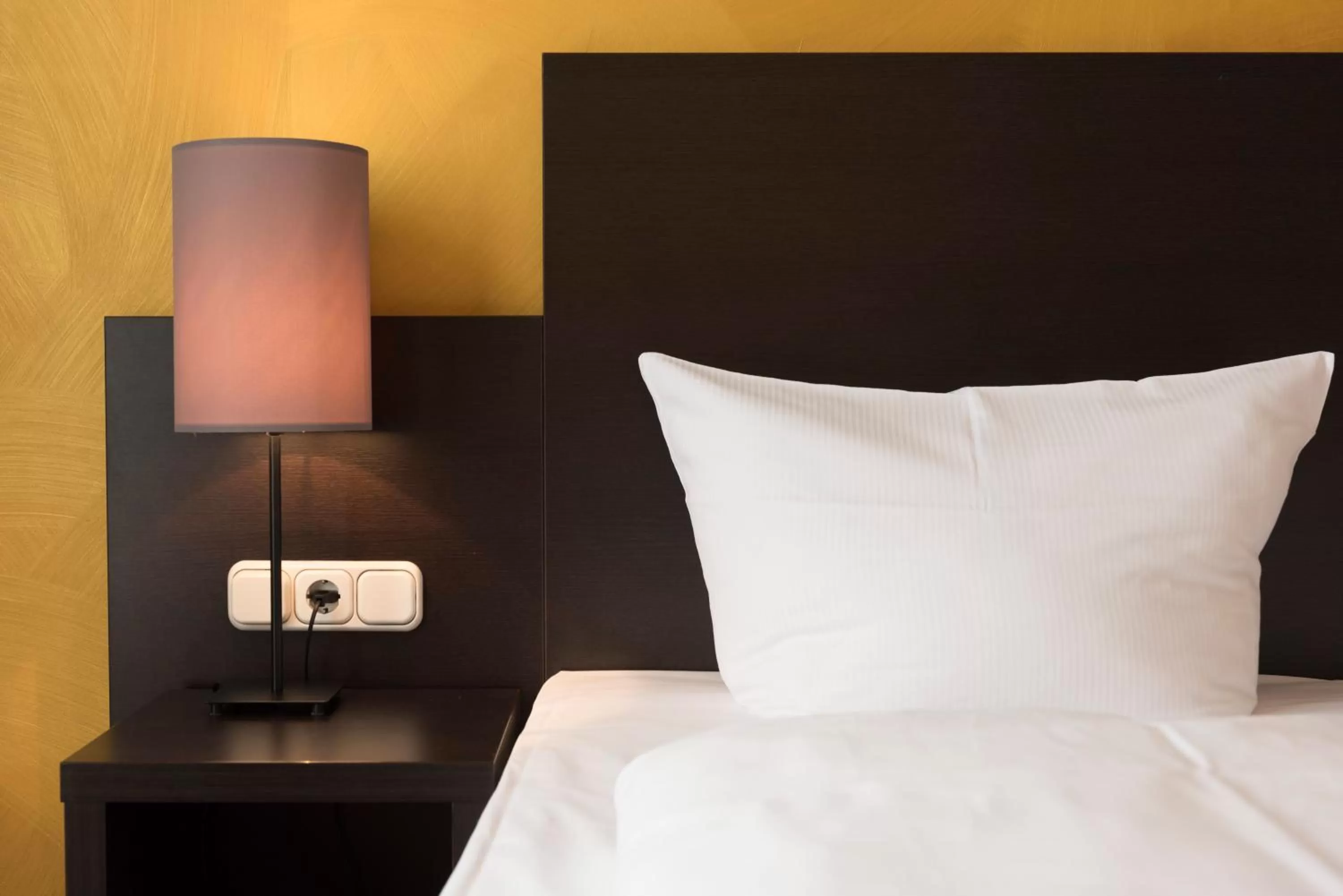 Bed in Wyndham Duisburger Hof