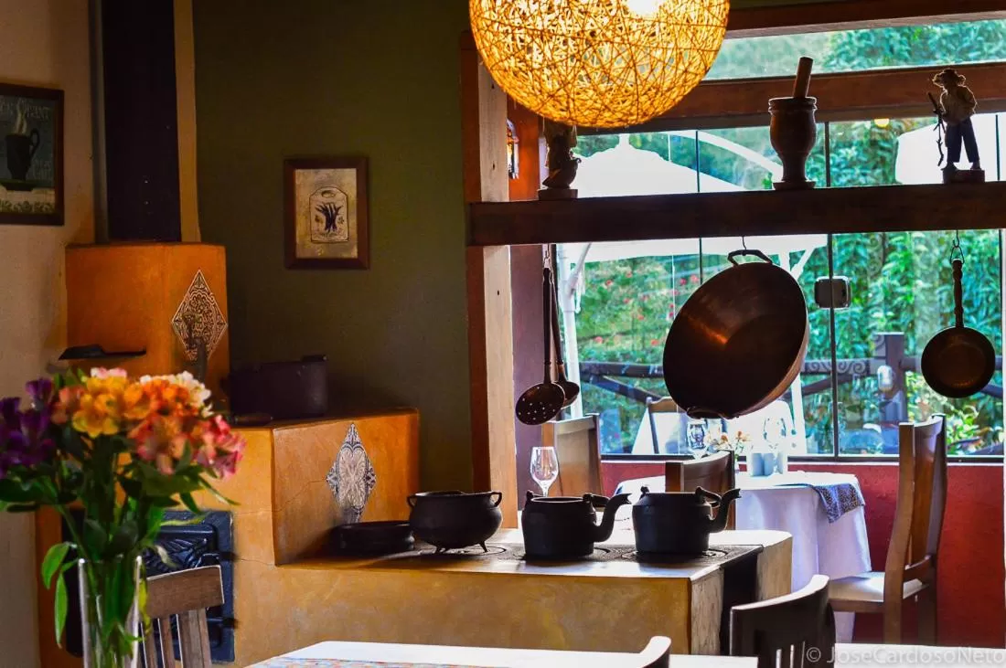 Restaurant/Places to Eat in Pousada Serra do Luar