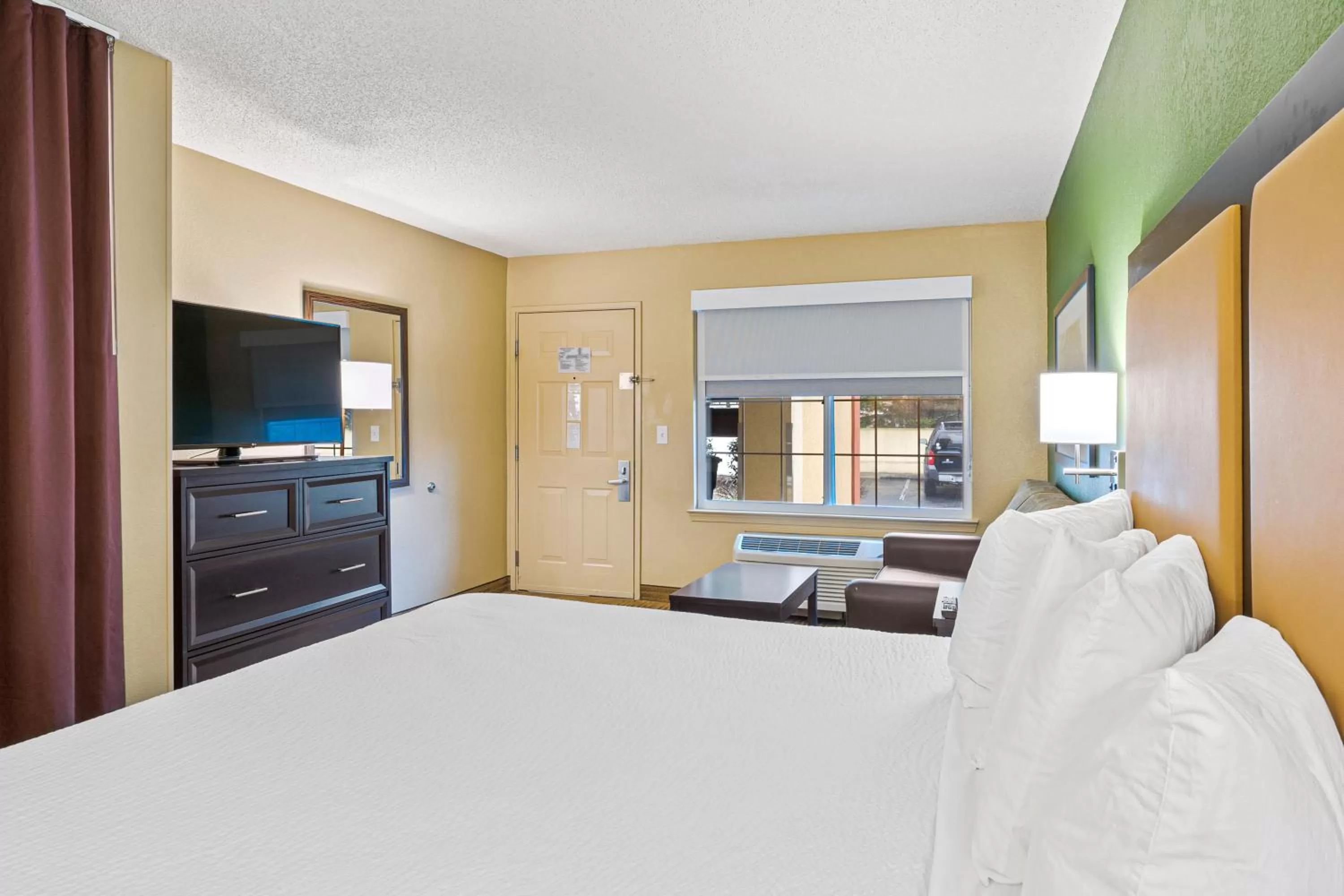 Bed in Extended Stay America Suites - Washington, DC - Falls Church - Merrifield