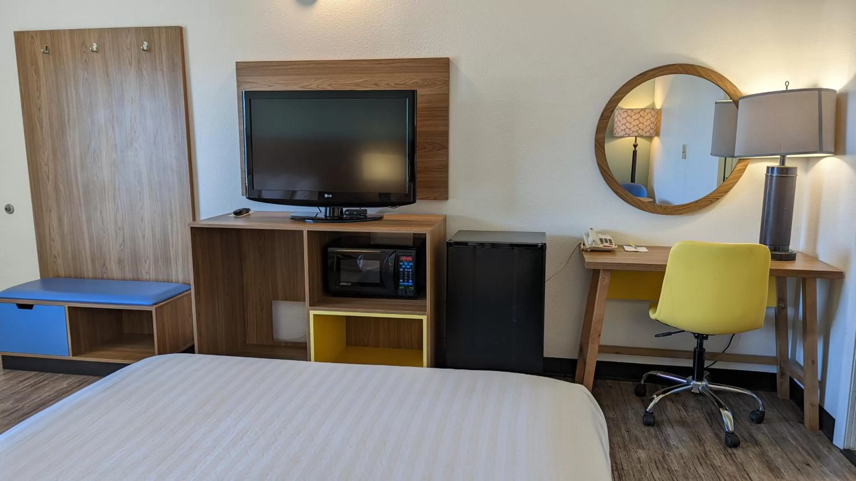 TV and multimedia, Bed in Days Inn by Wyndham Lake Havasu