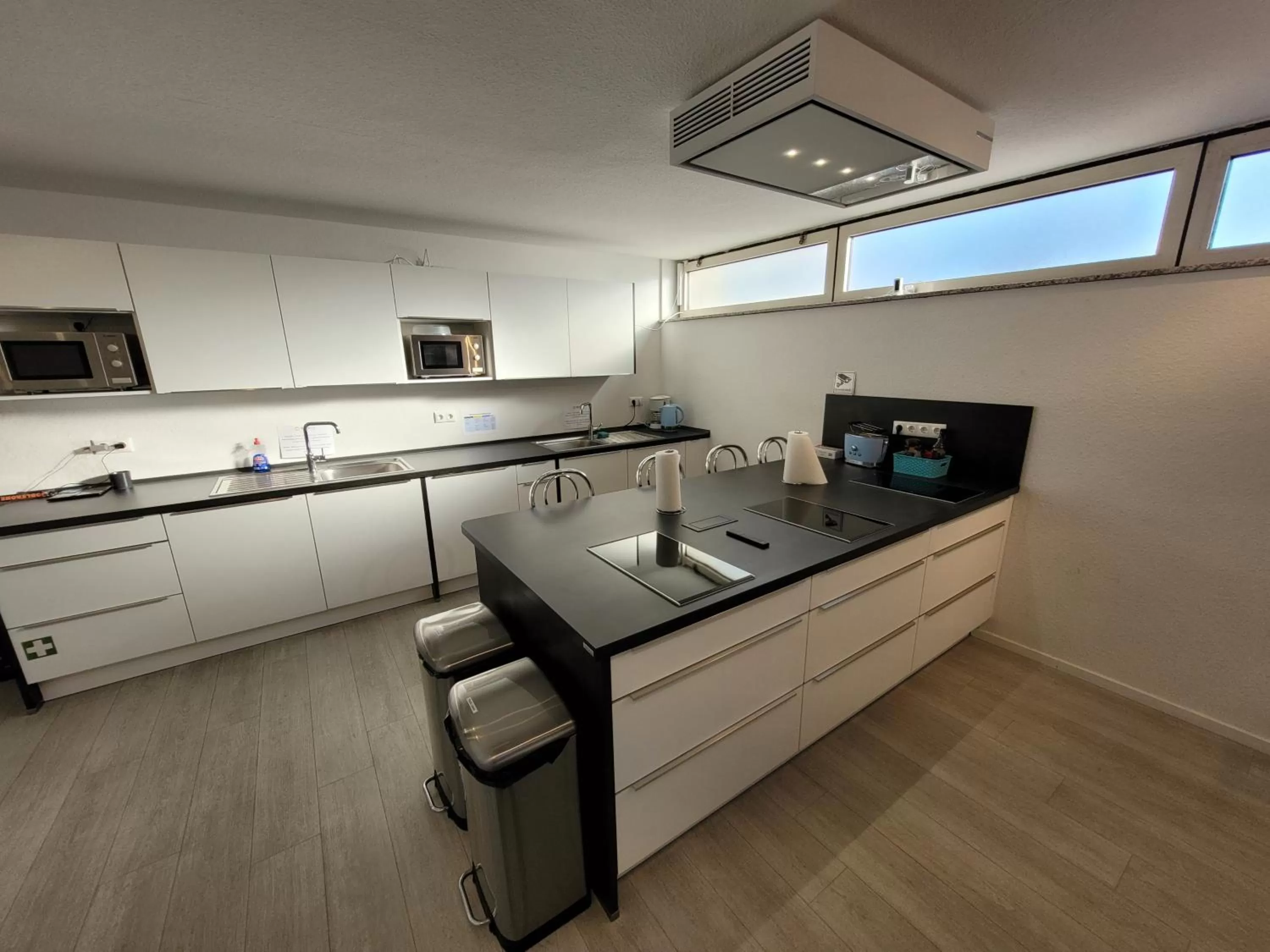 Communal kitchen in Guesthouse WI rooms