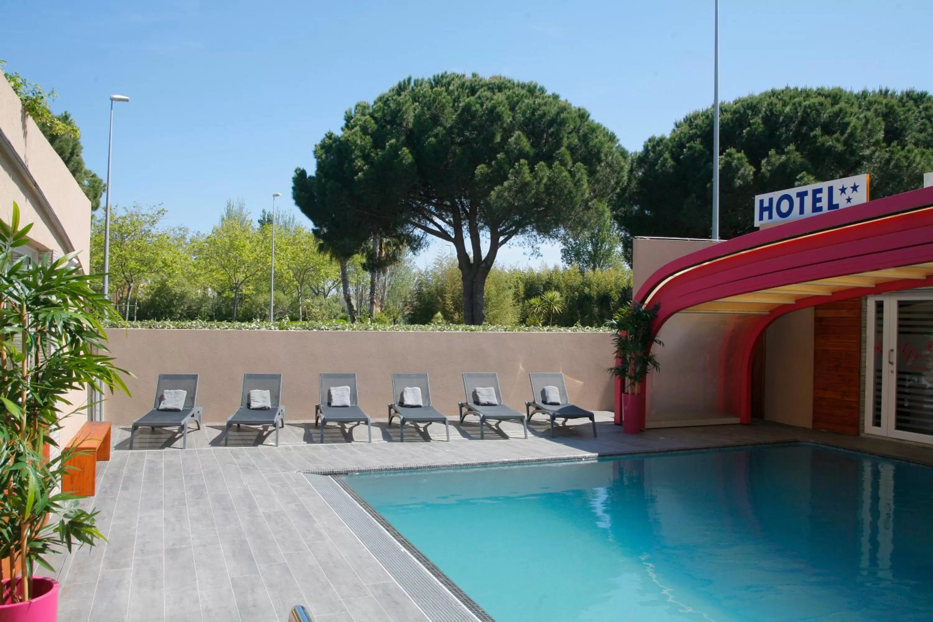 Swimming pool in Hotel & Spa Gil de France Cap d'Agde